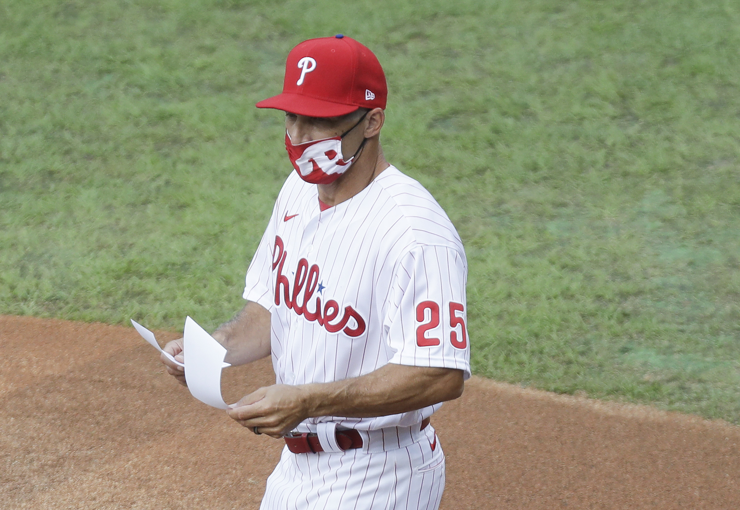 Nationals GM labels Phillies' Joe Girardi as 'con artist' after Max  Scherzer incident