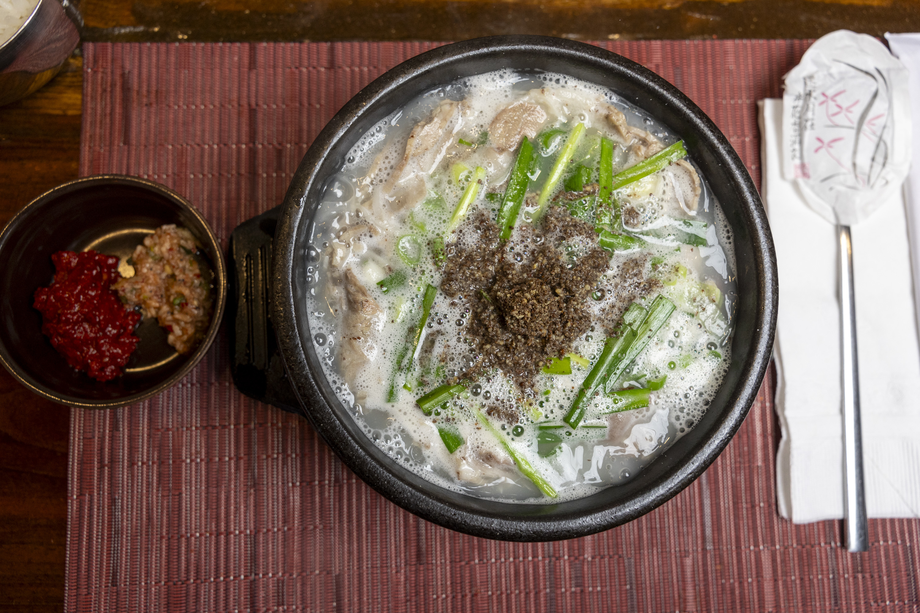 돼지국밥 Dwaeji Gukbap