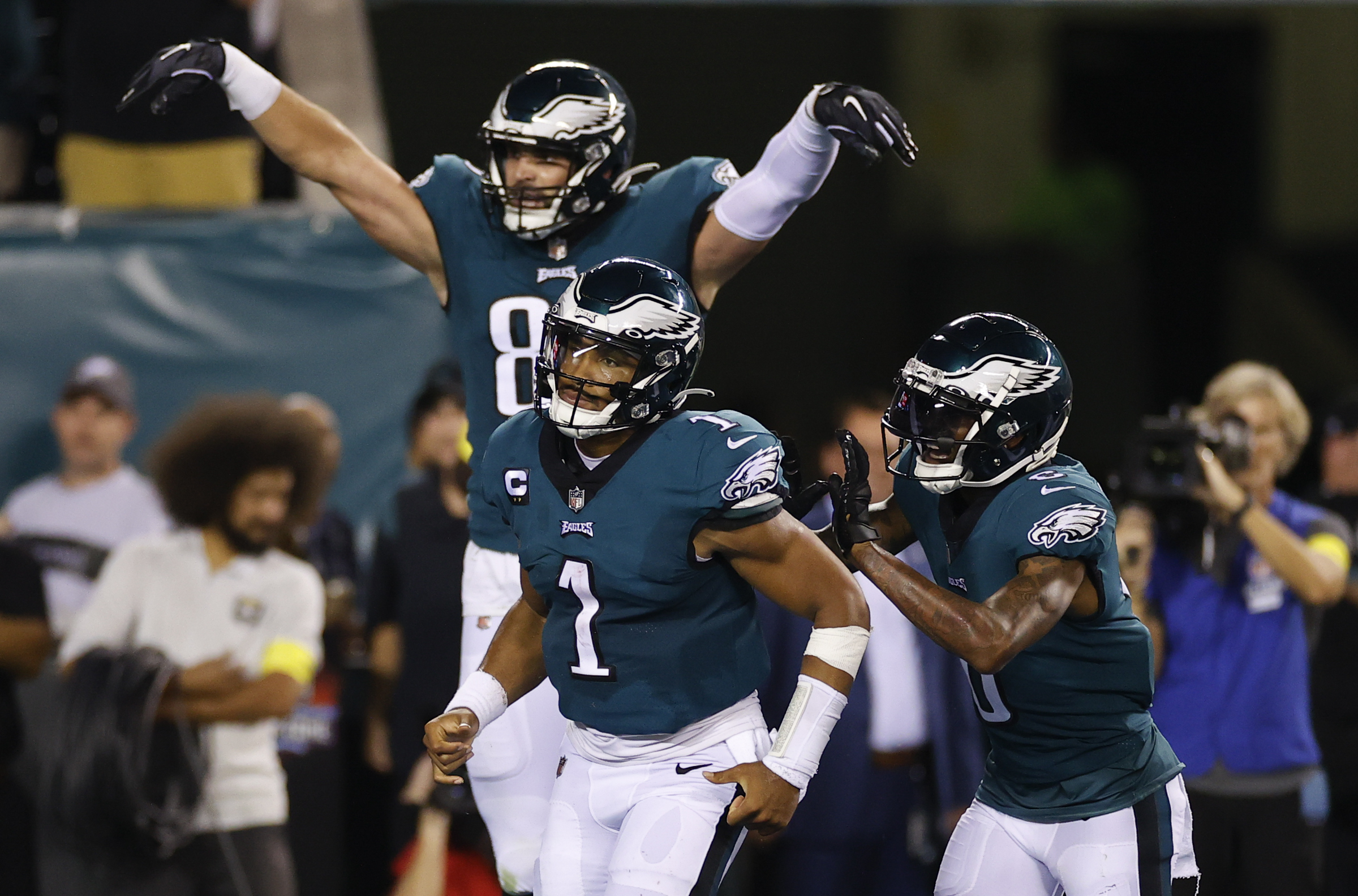 Eagles, NFL's Last Unbeaten Team, Fall to Commanders - The New York Times