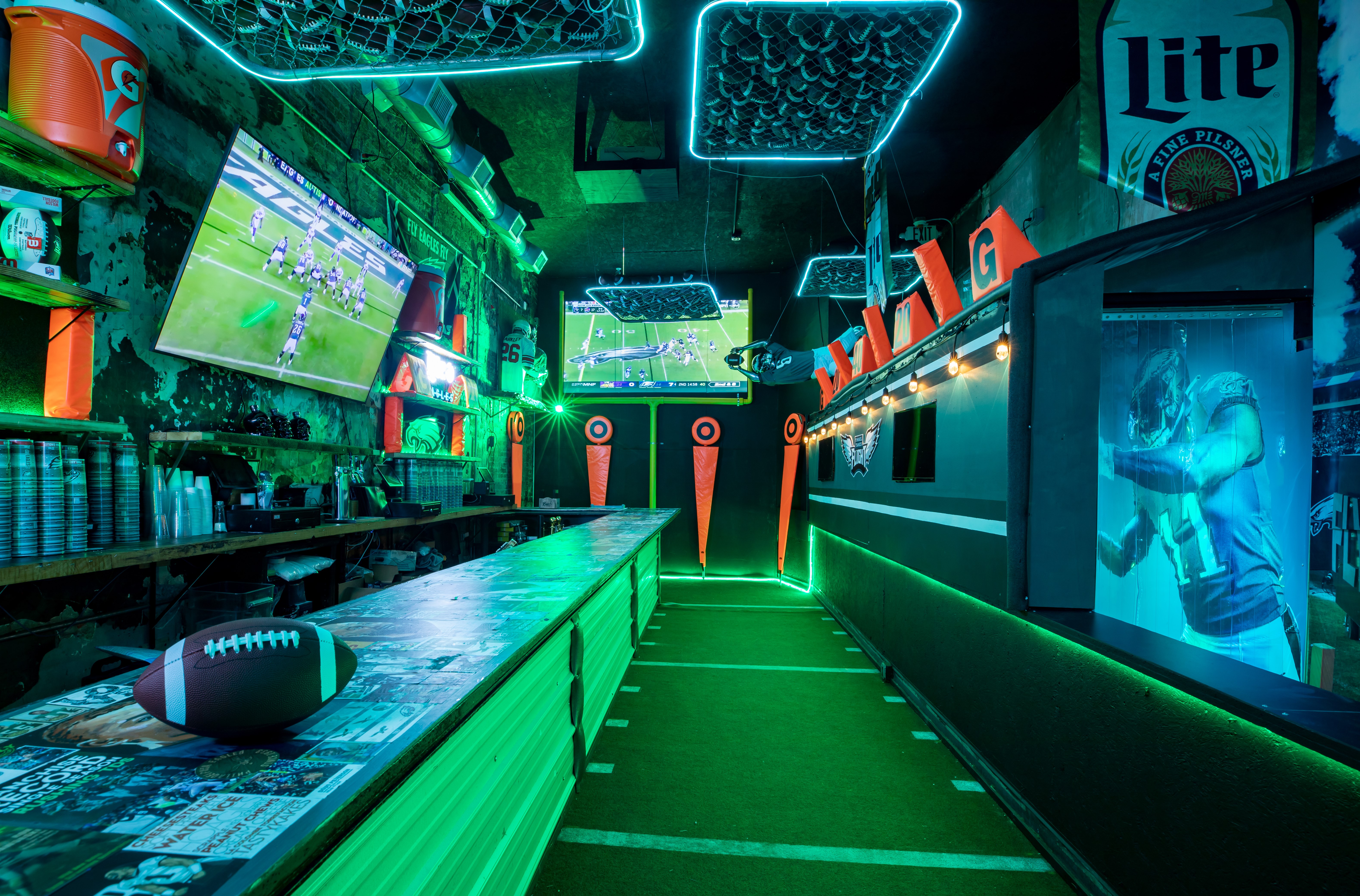 Pop-up bar Tinsel adopts Eagles theme ahead of playoffs