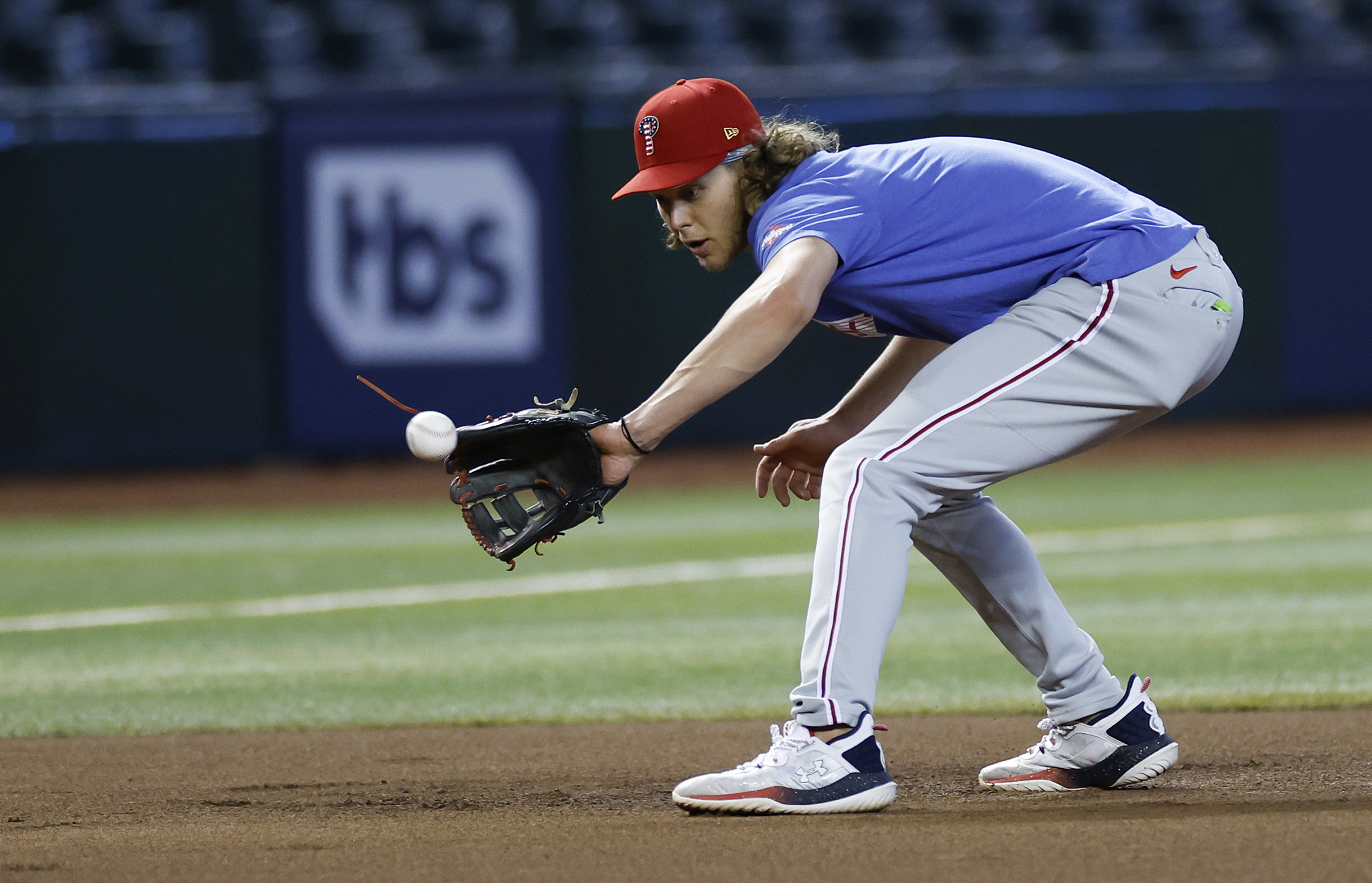 Bryce Harper wears midnight green batting gloves in nod to the Eagles