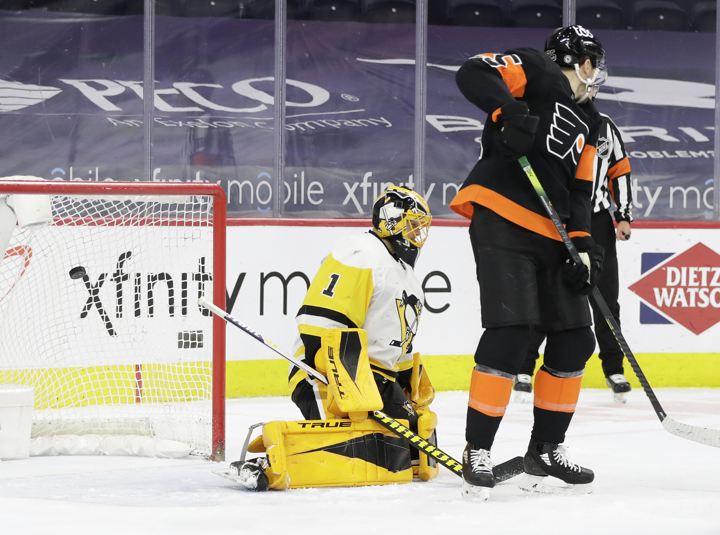 Pittsburgh Penguins left wing Scott Wilson (23) skates against the