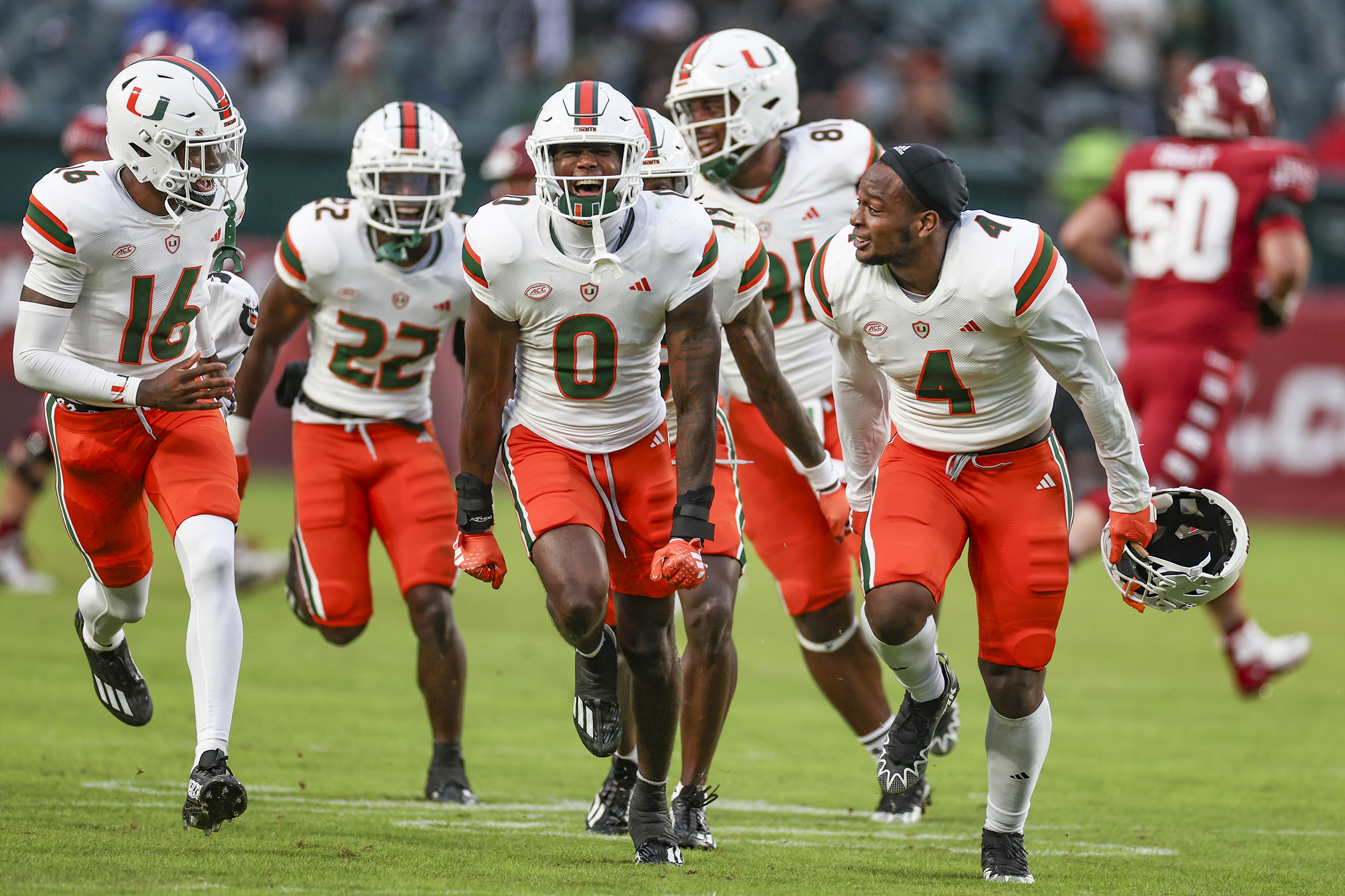 Top 25 football: No. 20 Miami Hurricanes rout Temple Owls