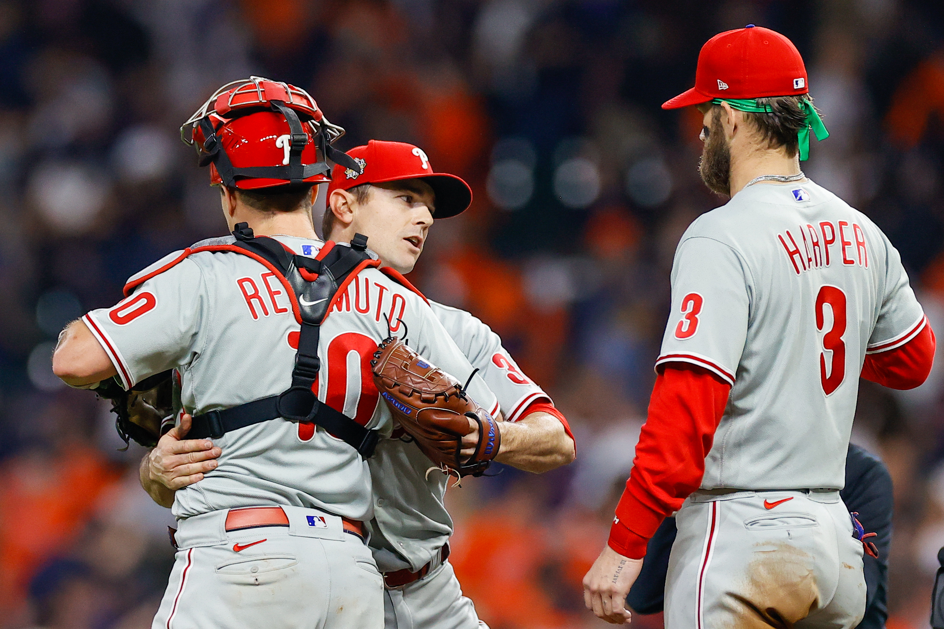 J.T. Realmuto caps Phillies comeback with homer in the 10th to