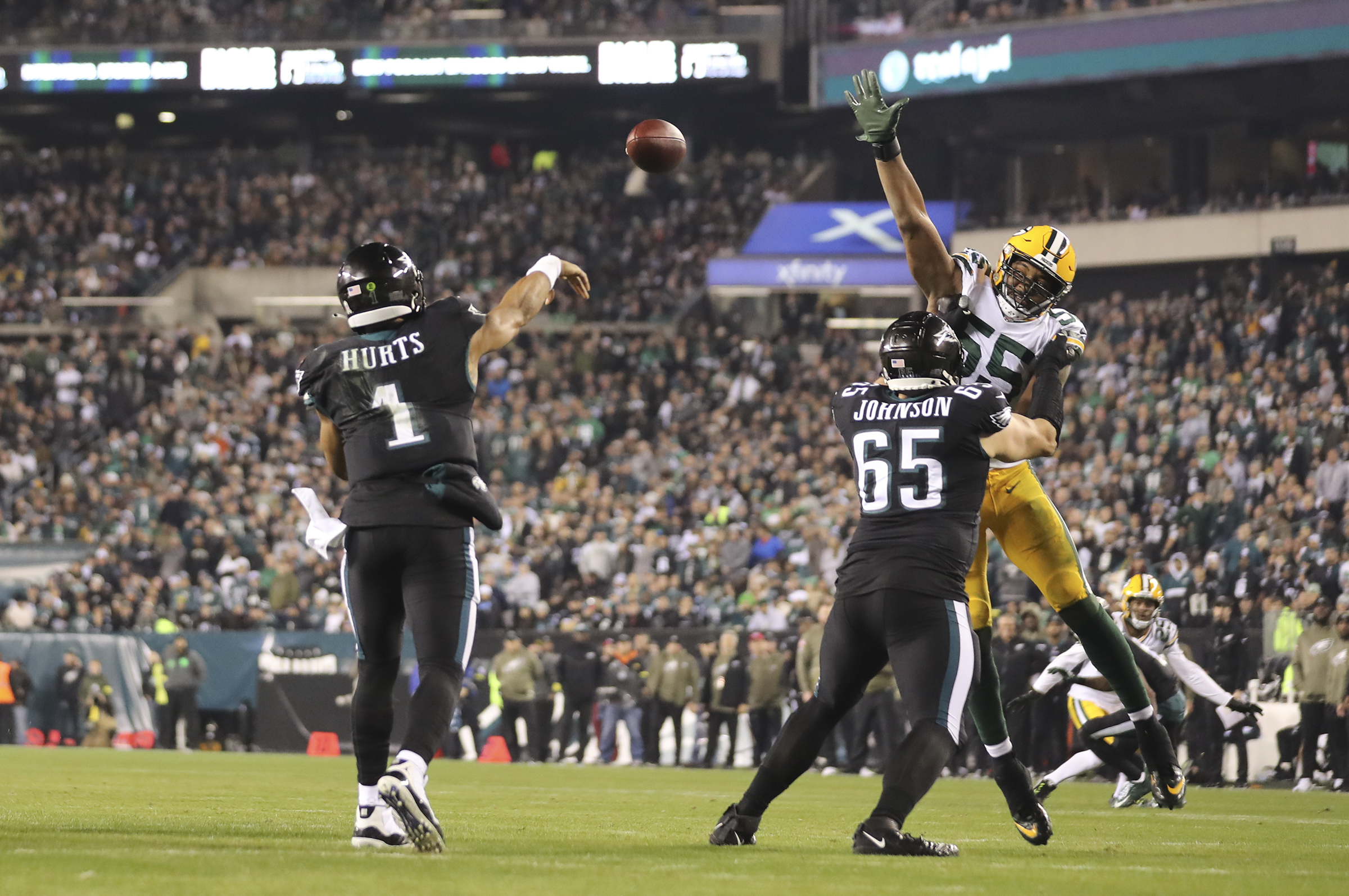 Jalen Hurts breaks Eagles record in win over Packers, Aaron