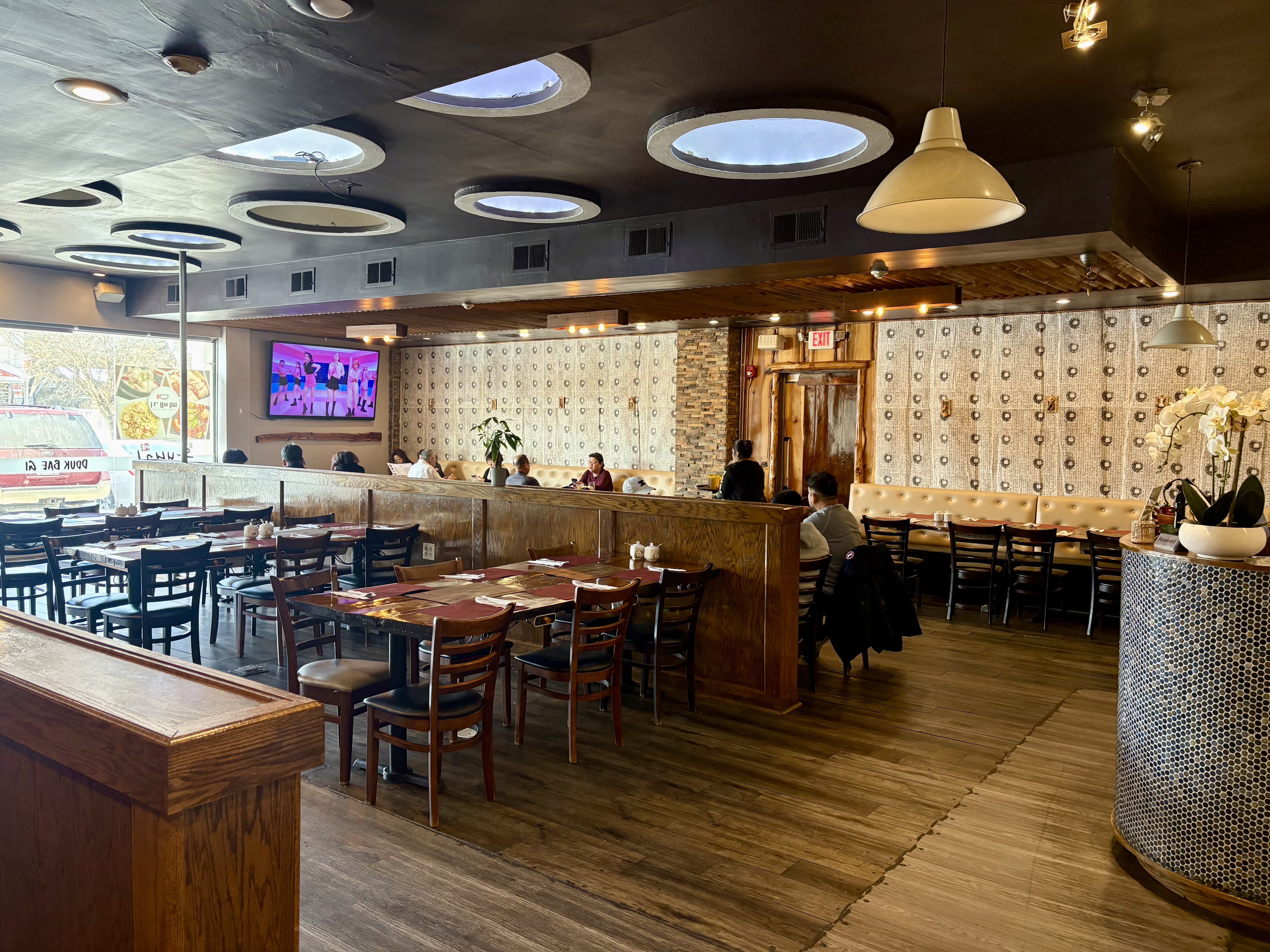 Warm interior of Ddukbaegi