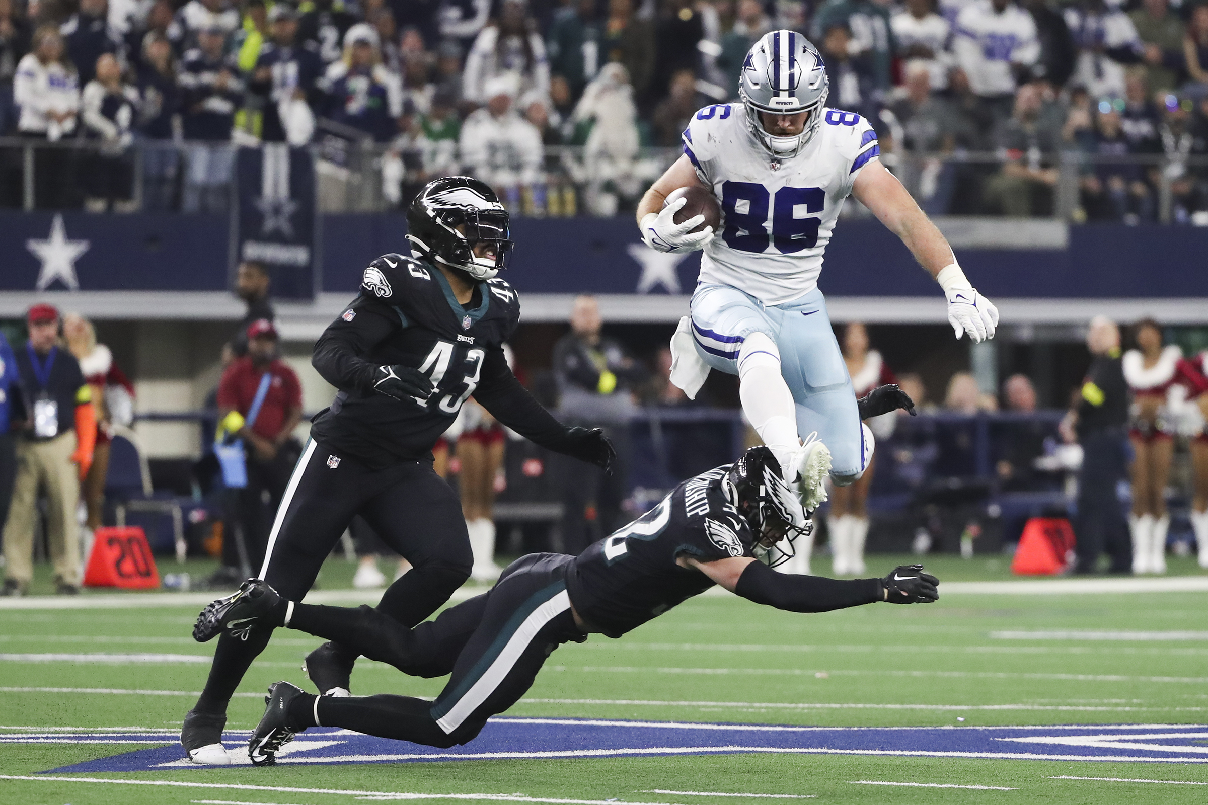 Eagles' Darius Slay has skeptical reaction to Cowboys trade rumors