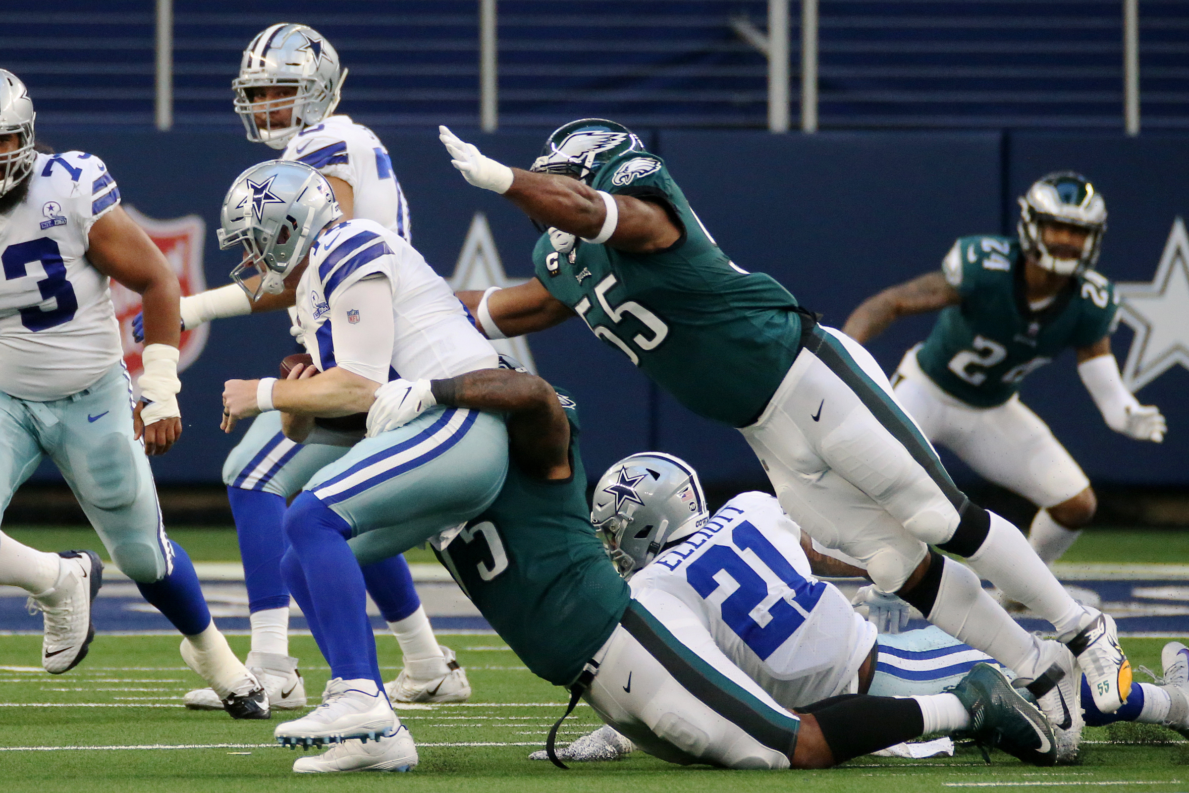 Halftime Report: Eagles lead the Cowboys 20-17 on Christmas Eve ✭ Inside  The Star