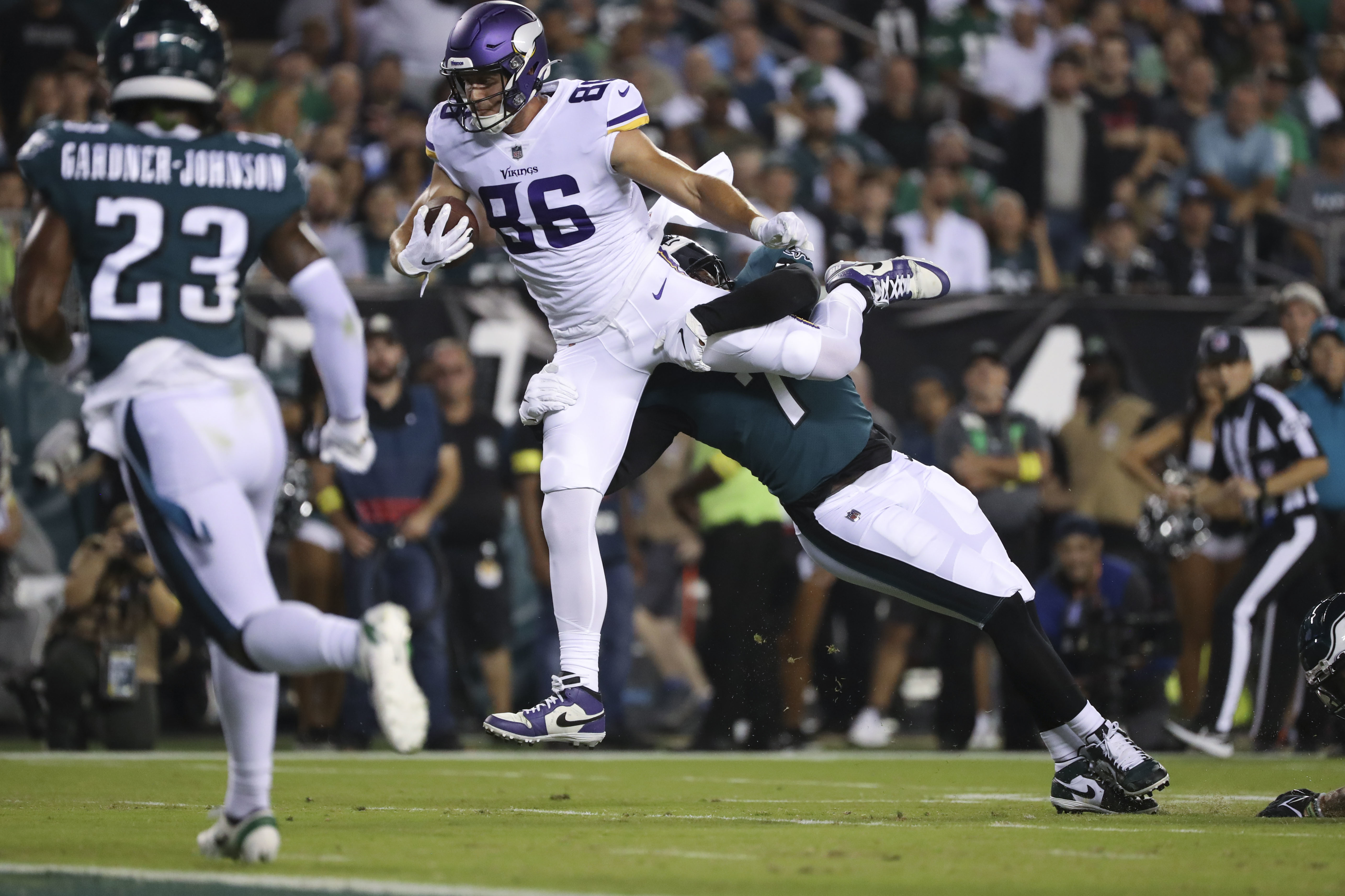 Eagles' Jalen Hurts catches fire in 24-7 win against Vikings