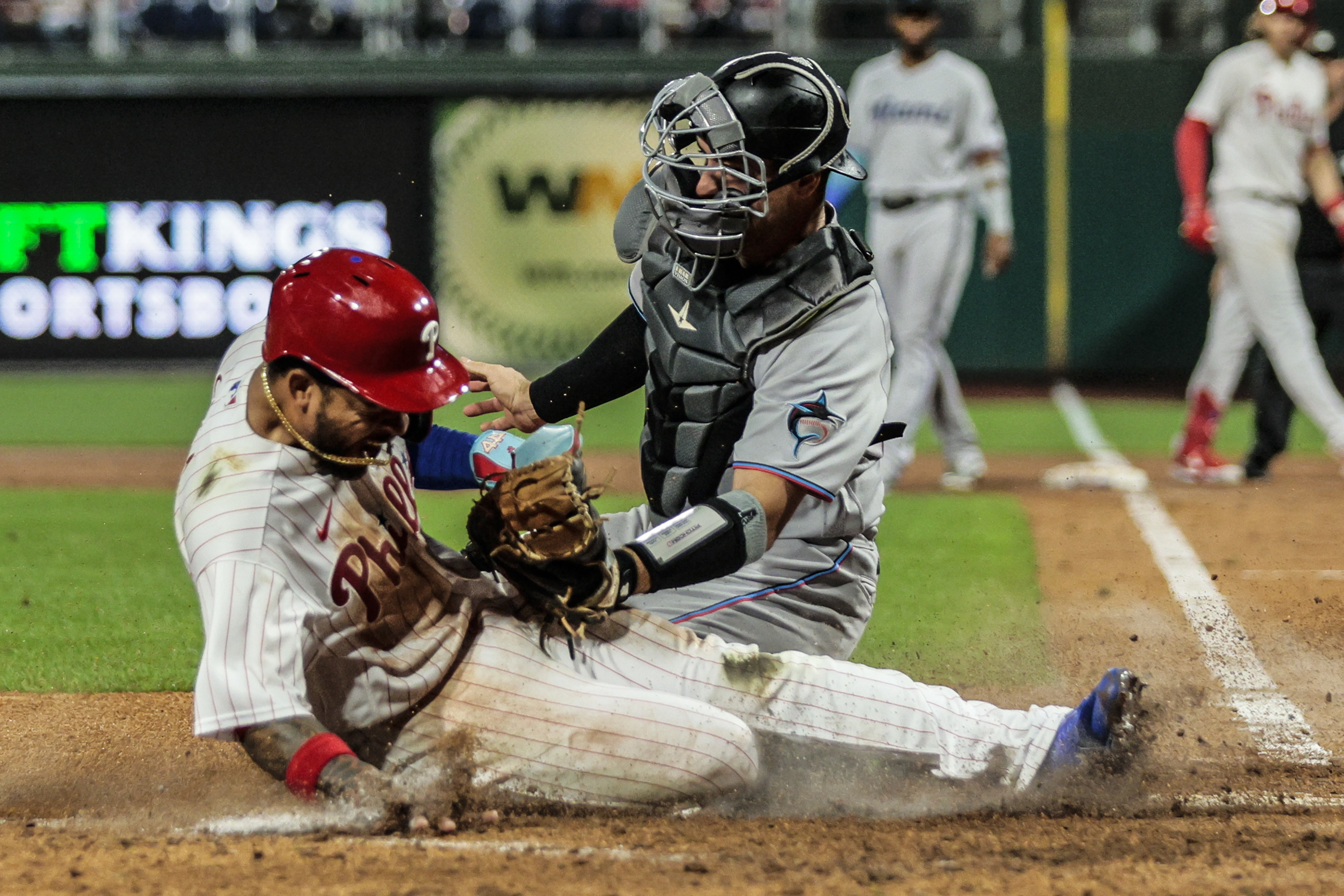 Phillies reverse September curse in tight 3-2 win against Marlins