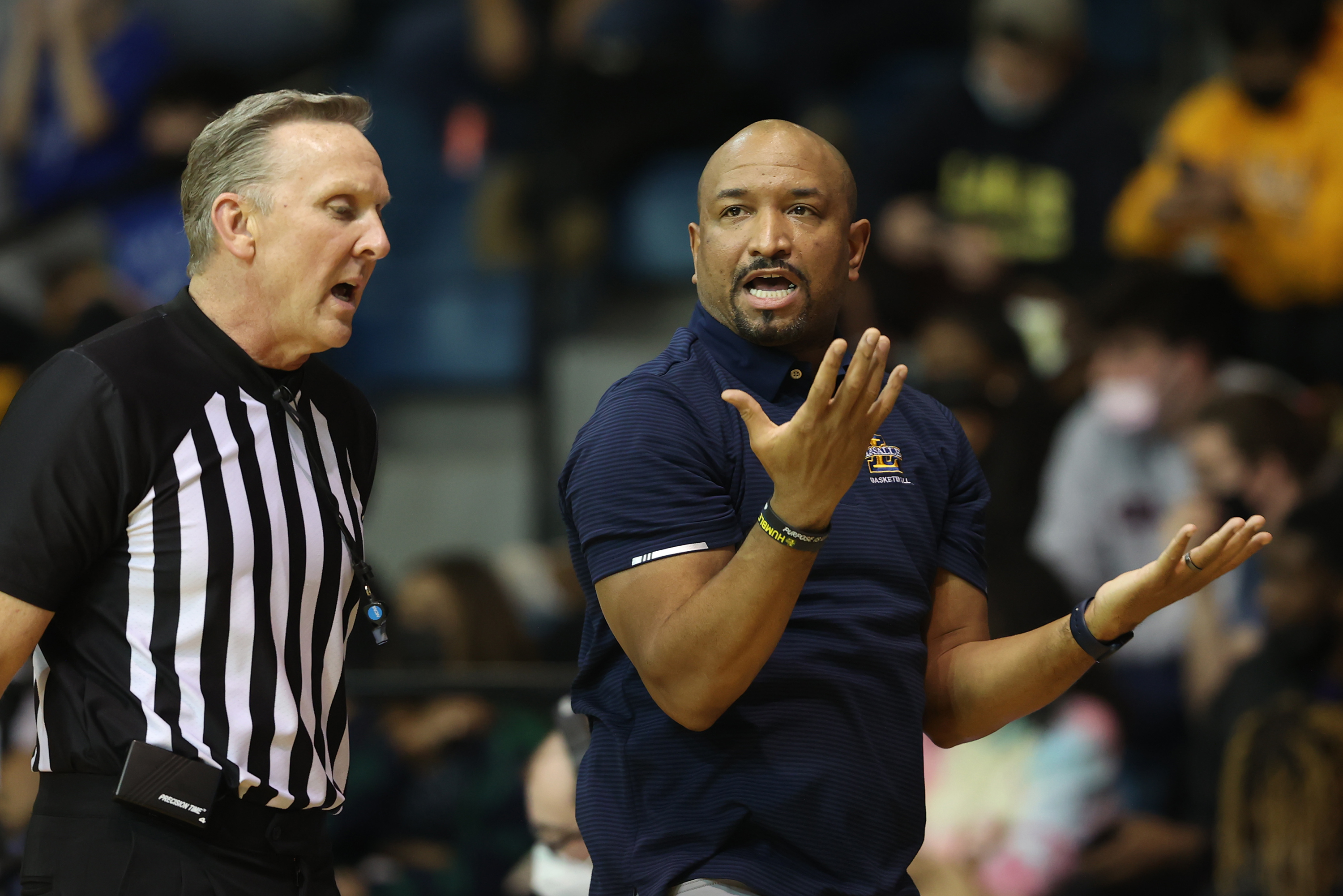 la-salle-s-dismissal-of-basketball-coach-ashley-howard-comes-at-a-time-when-the-program-needs-to-build-momentum