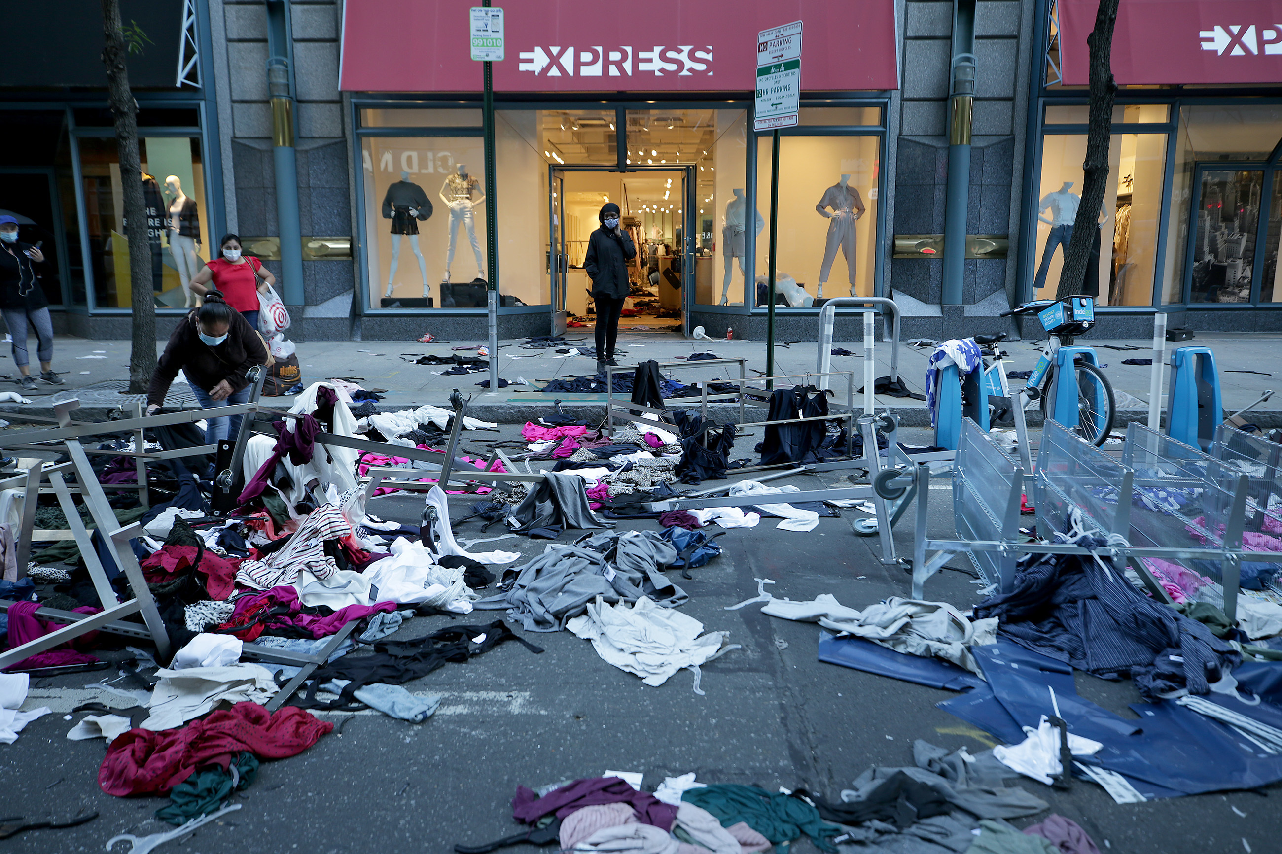 Philadelphia protests lead to looting and vandalism, leave wake of  destruction for Sunday