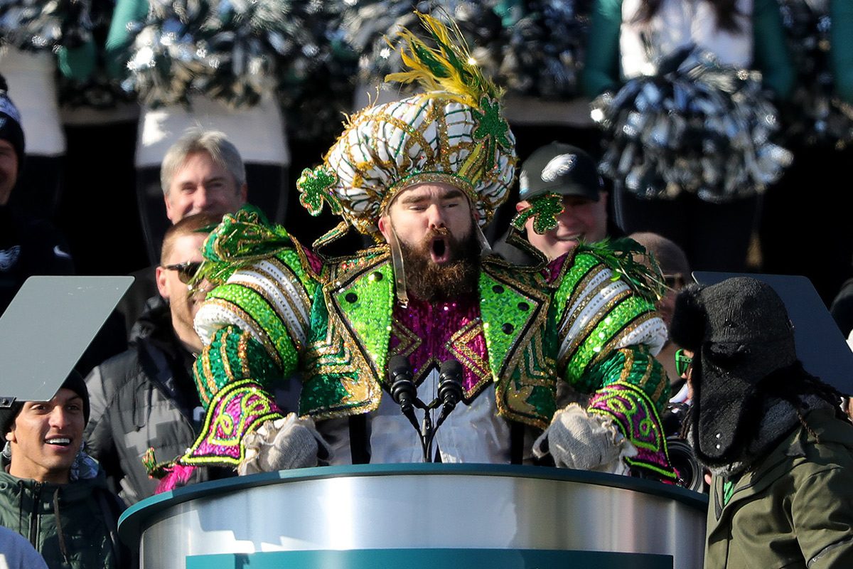 Watch Eagles' Jason Kelce chug beers and tend bar at Jersey Shore fundraiser