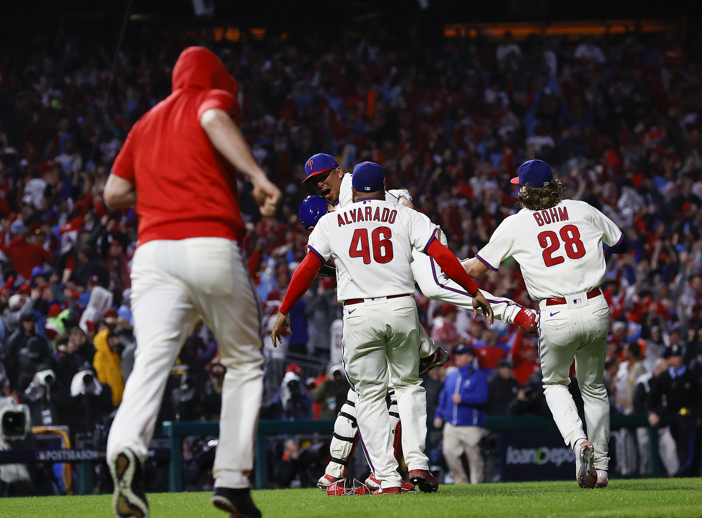 The Phillies all BELTING out Robyn's Dancing On My Own is killing us 😂😭, By NBC Sports Philadelphia