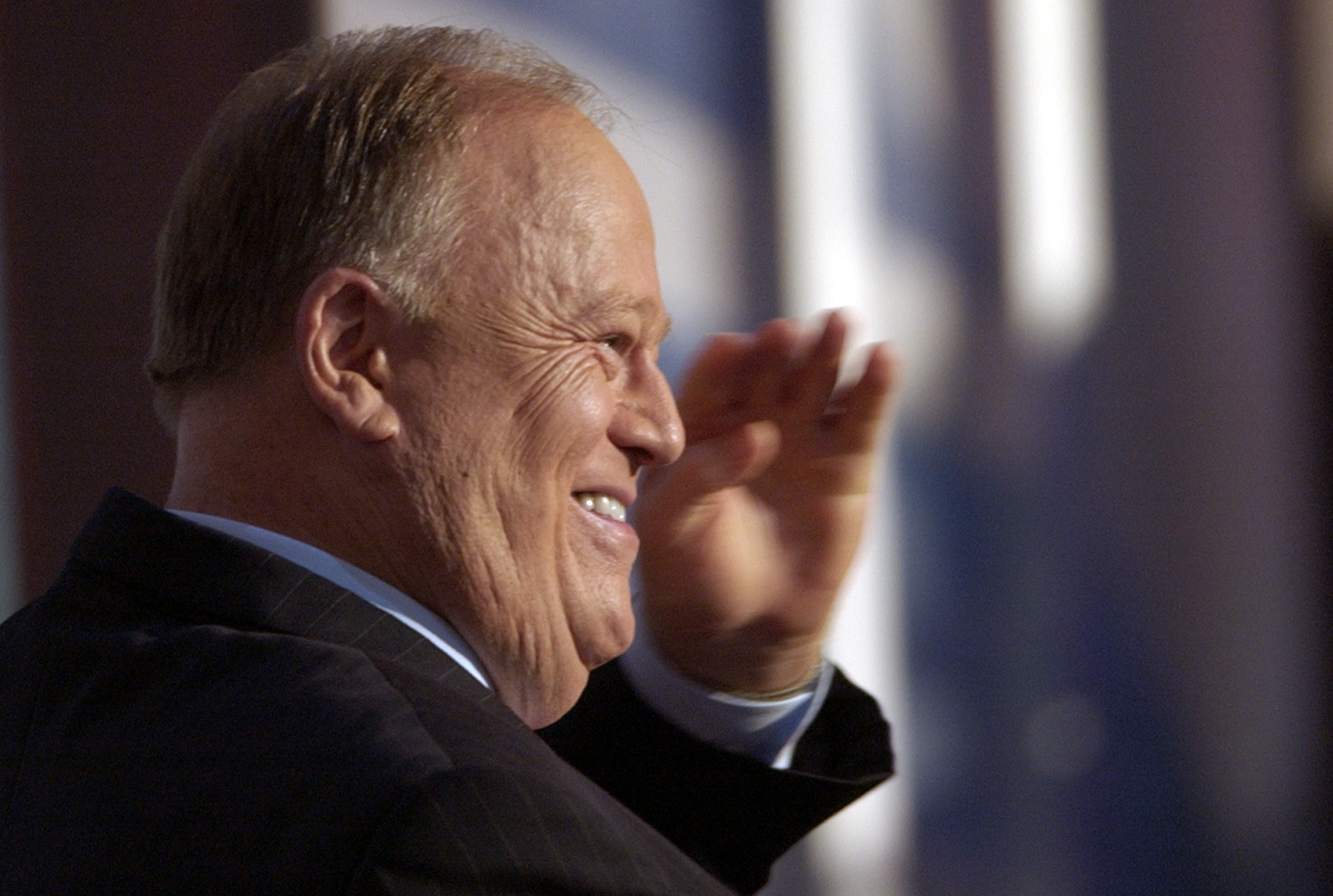Max Cleland dies; senator and veteran lost three limbs in Vietnam