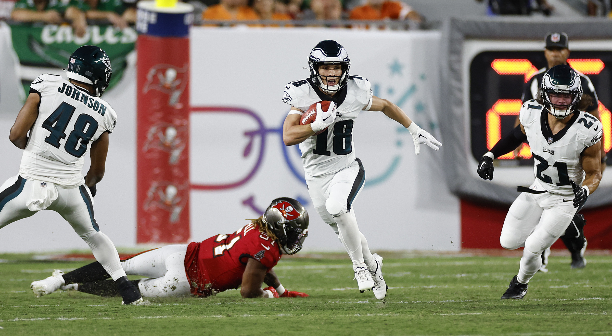 Eagles WR Britain Covey lights up Raymond James Stadium with electric punt  return