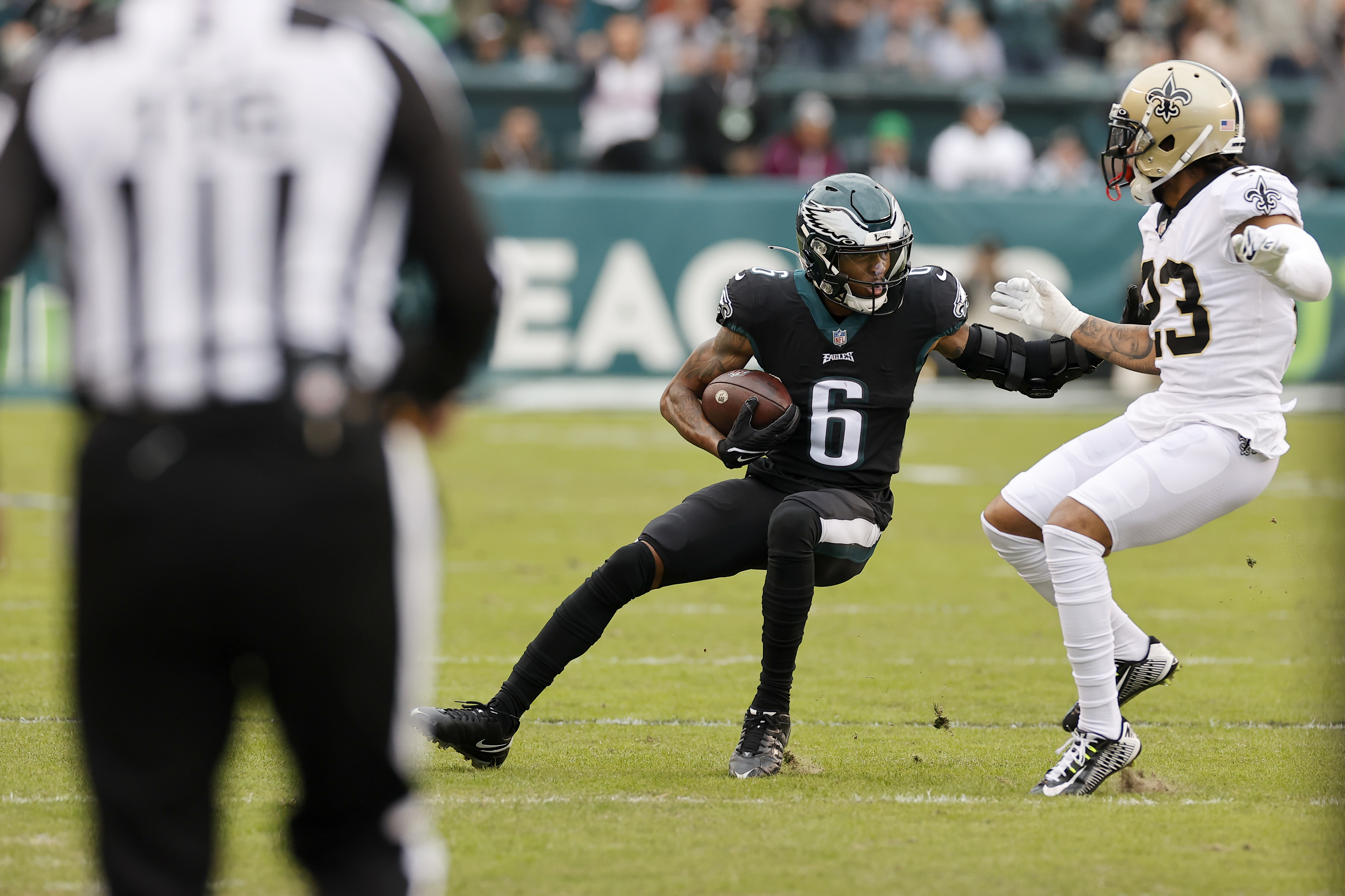 Jalen Hurts runs for 3 scores, Eagles beat Saints 40-29 - Seattle