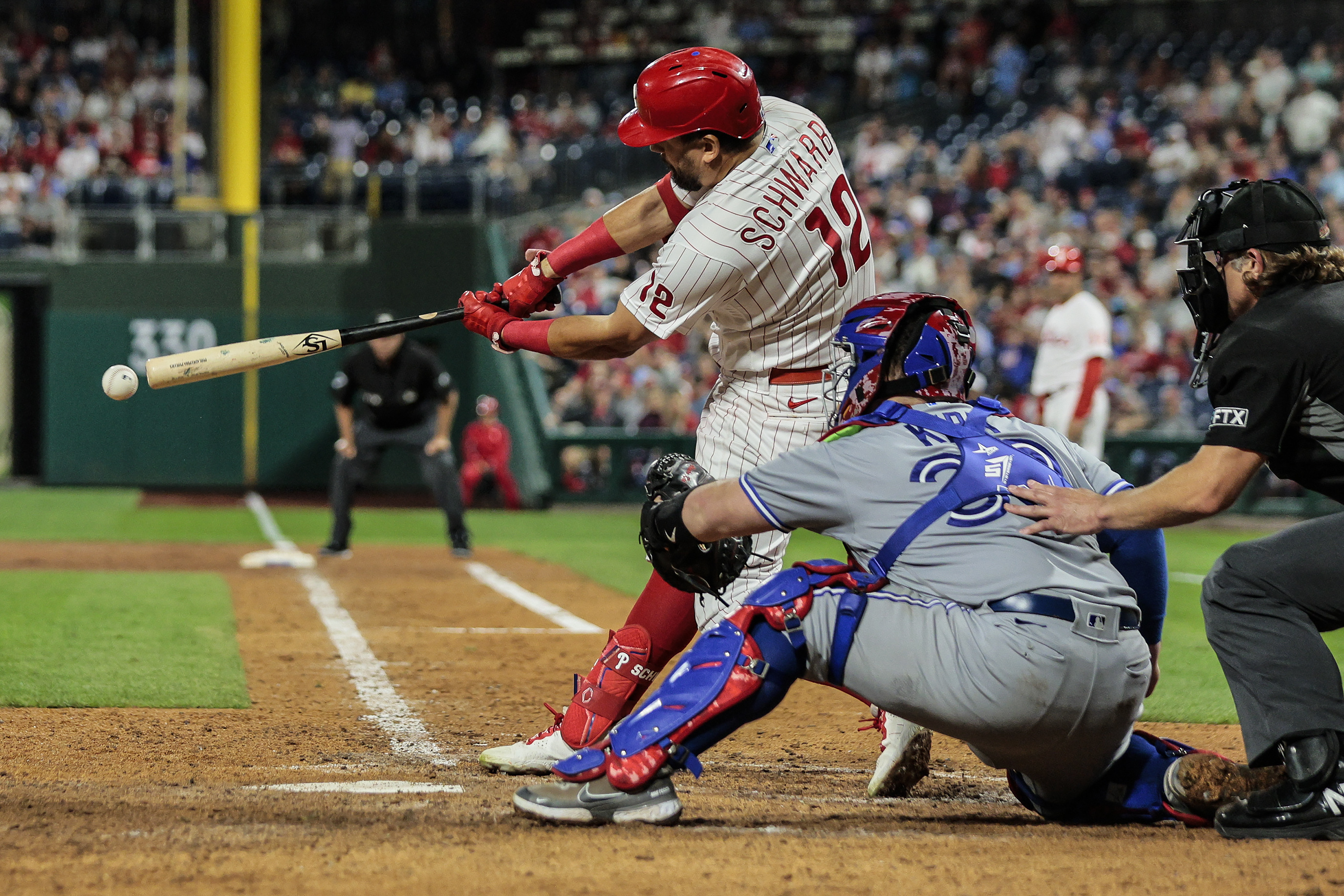 Walker's tiebreaking homer in 8th inning helps Cardinals beat Phillies 6-5  - ABC News
