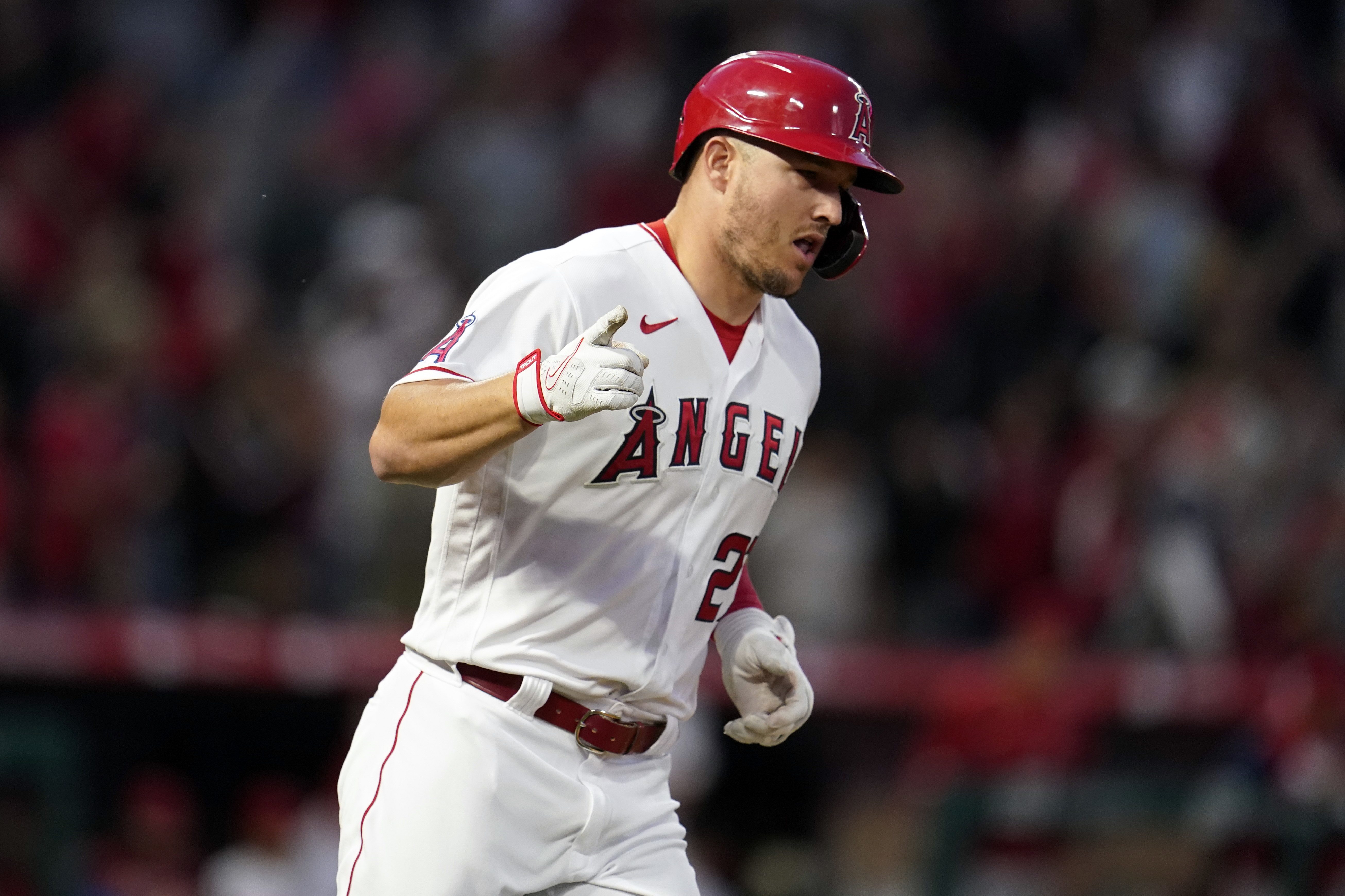Mike Trout Wears Philadelphia Eagles & Nike Dunks - Sports Illustrated  FanNation Kicks News, Analysis and More