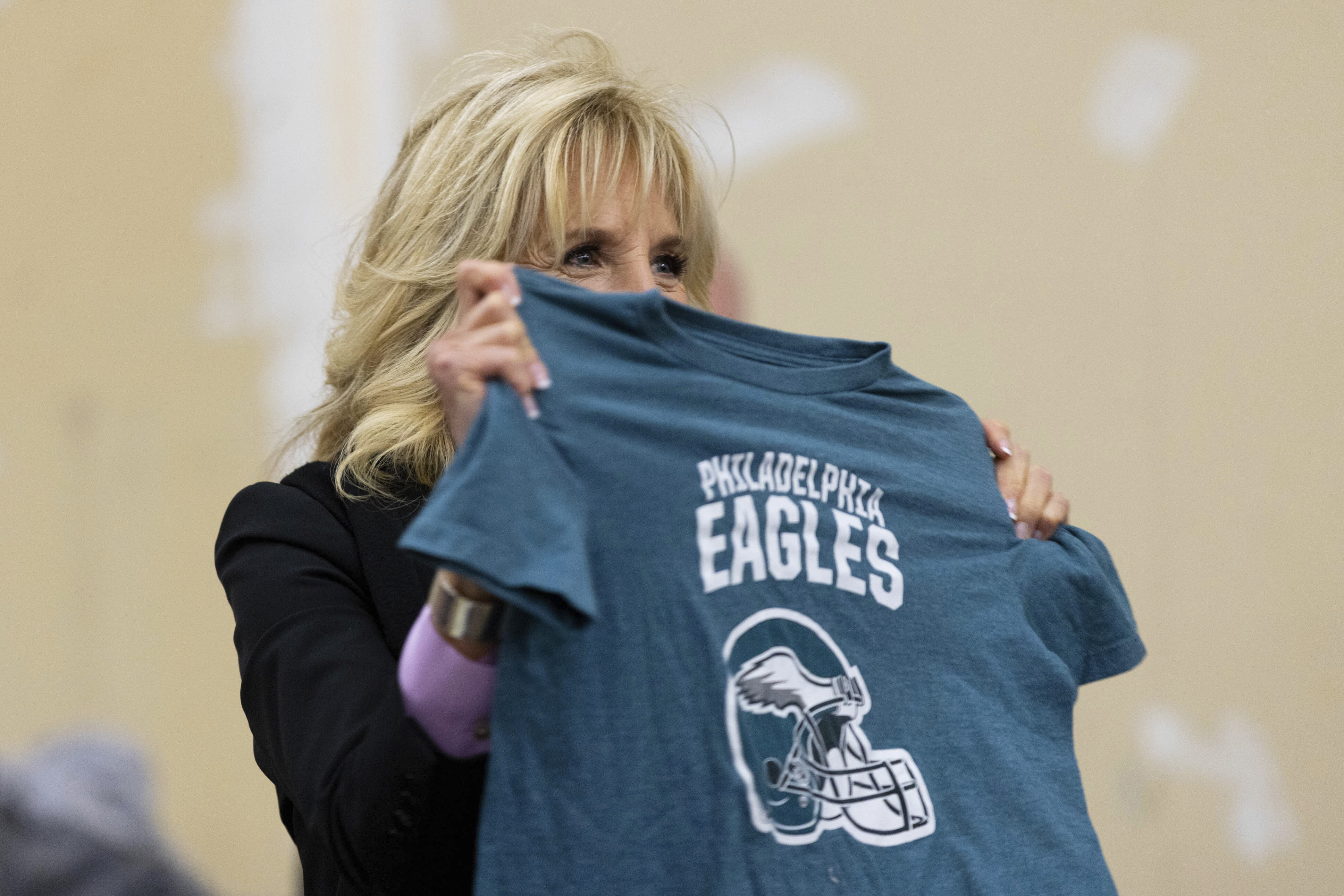 Wear Breast Cancer Pink Philadelphia Eagles NFL Shirt