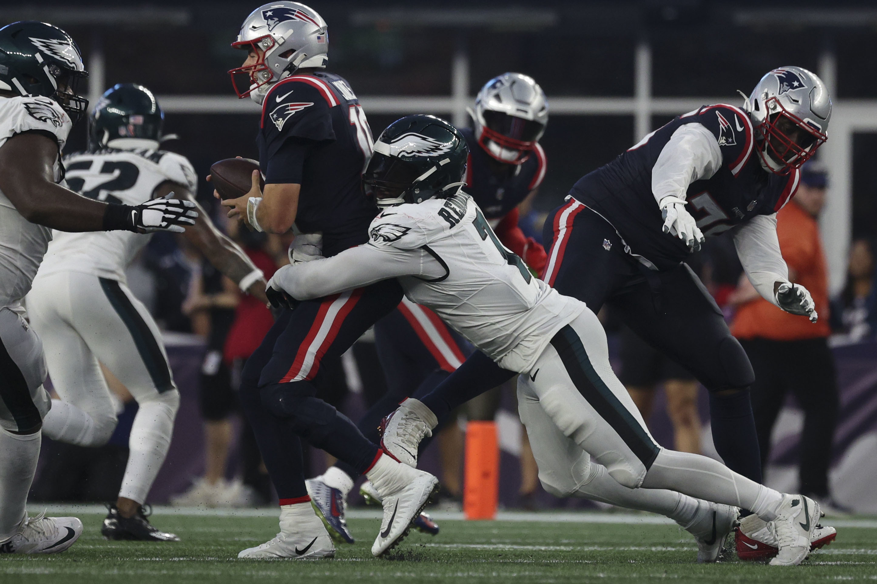 Eagles star edge rusher Haason Reddick set to go after thumb surgery last  month, The Latest from WDEL Sports