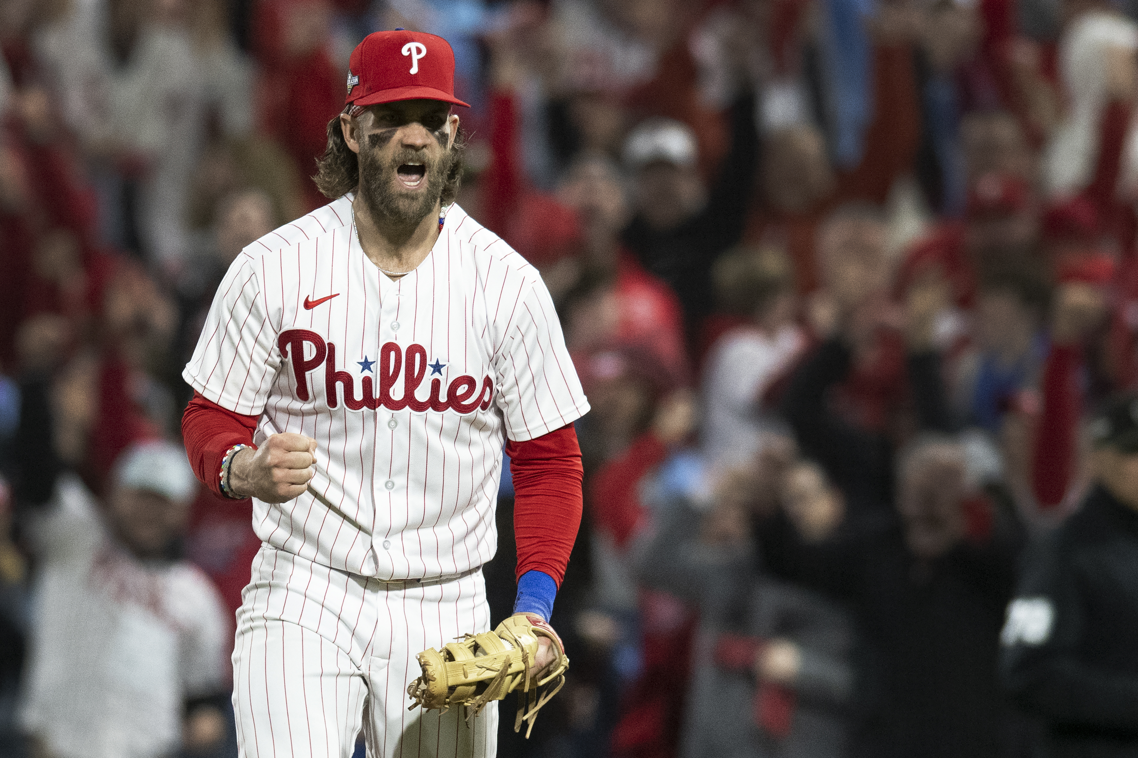 Bryce Harper wears Kelly green Eagles jersey to Phillies game