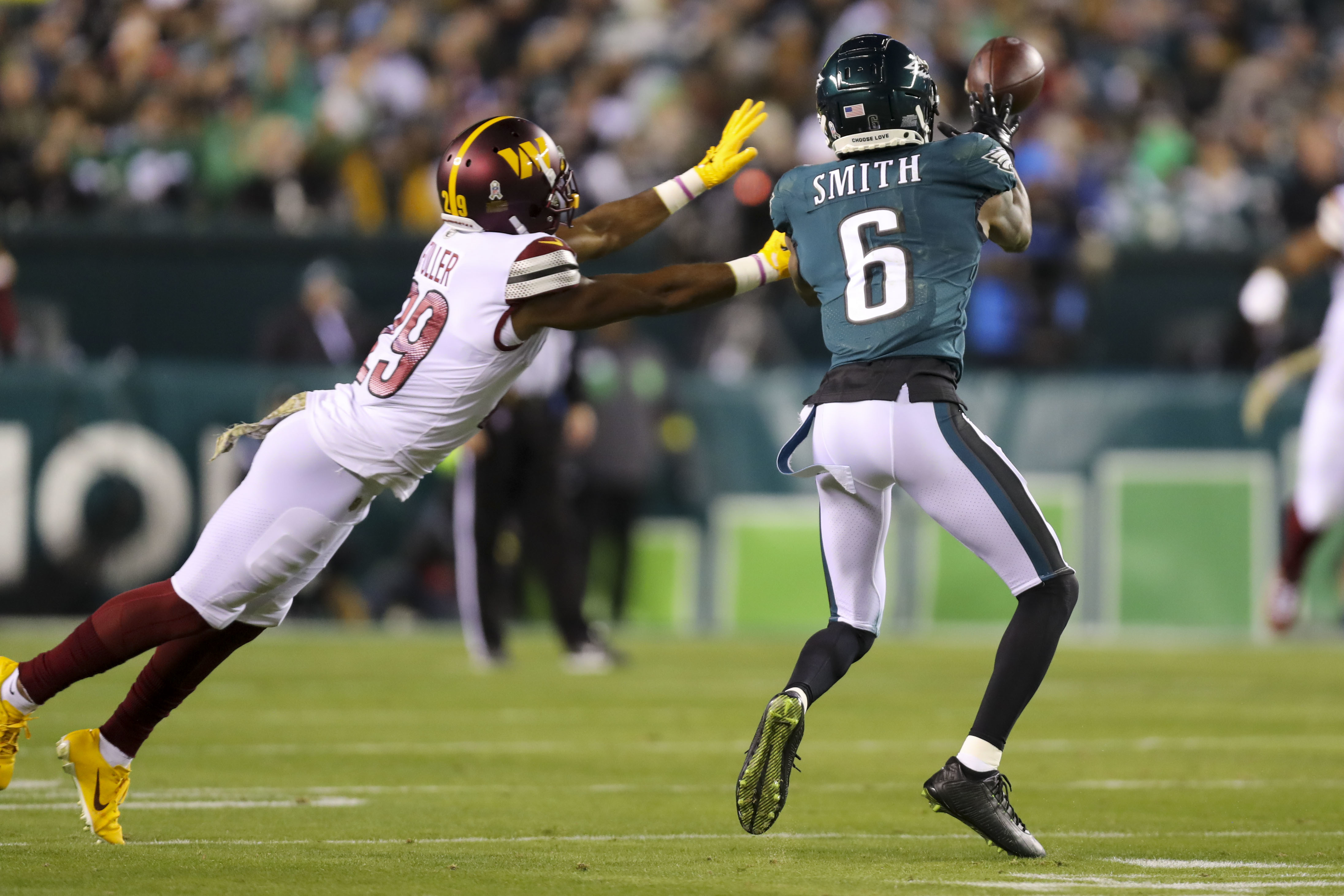 Quez Watkins' fumble costs the Eagles in a loss to the Commanders