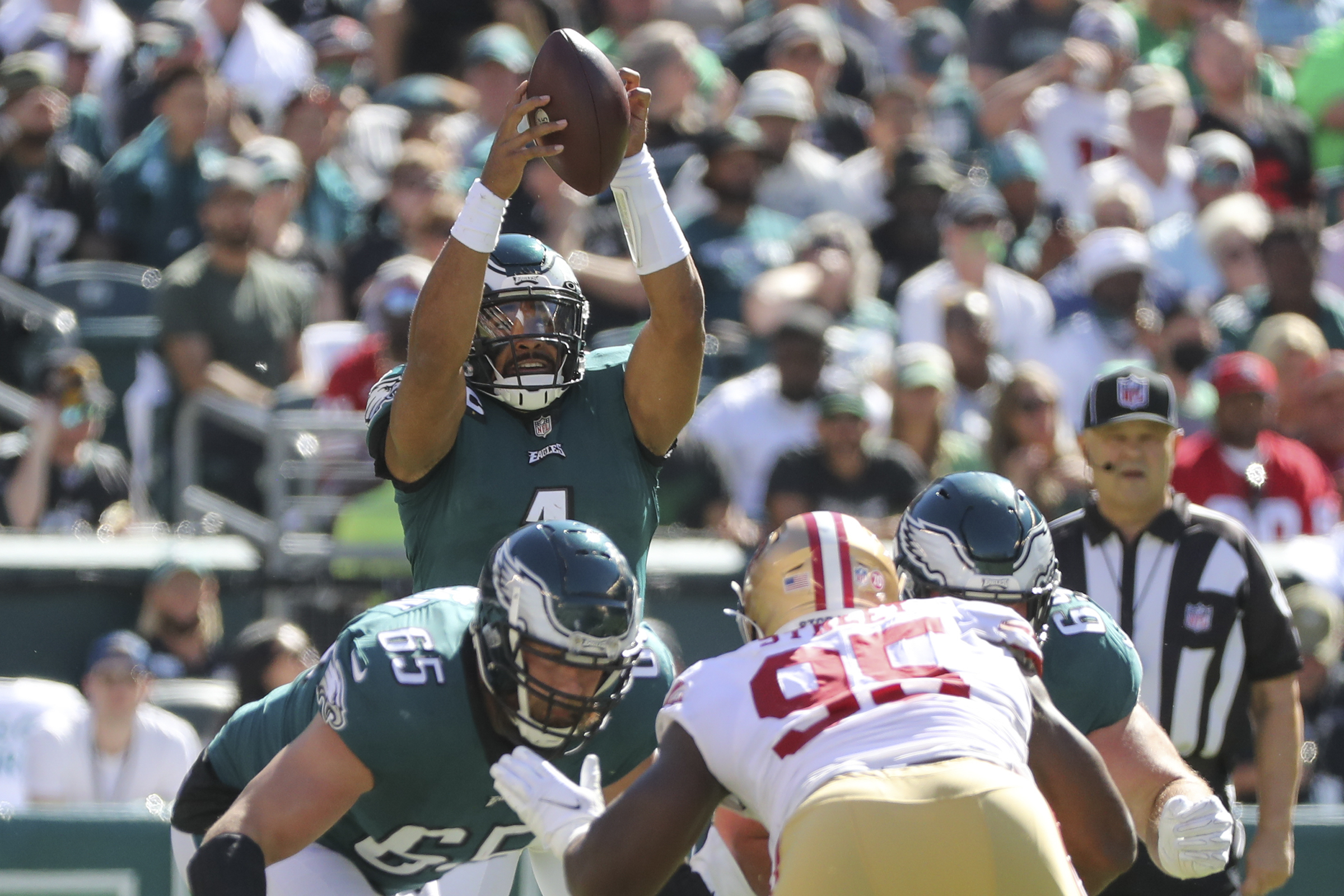 Eagles' Brandon Brooks suffers serious leg injury during loss to