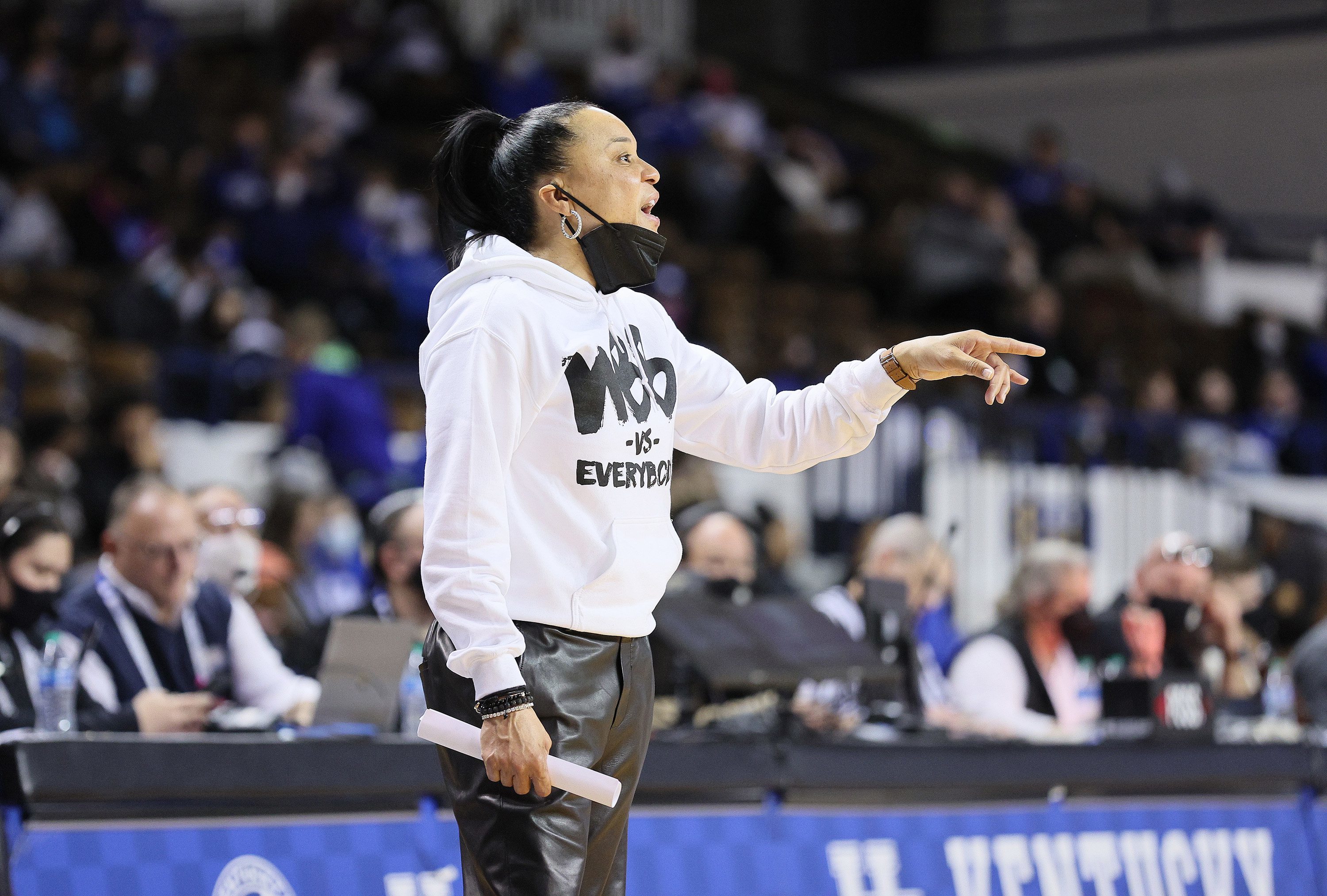Dawn Staley and South Carolina agree to seven-year, $22.4 million deal,  making her one of highest-paid women's college basketball coaches - The  Boston Globe
