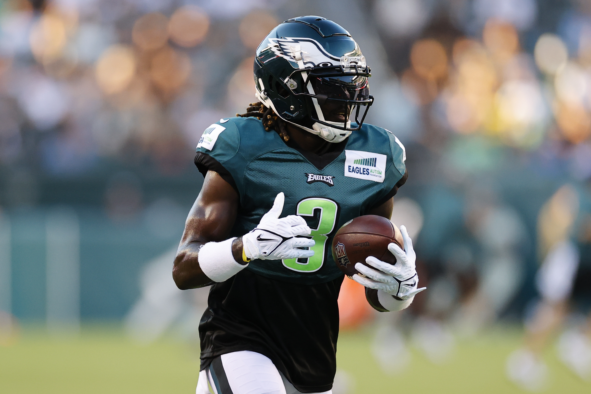 Eagles' Zach Pascal making up for lost time in training camp; taking stock  of the reserve tight end race