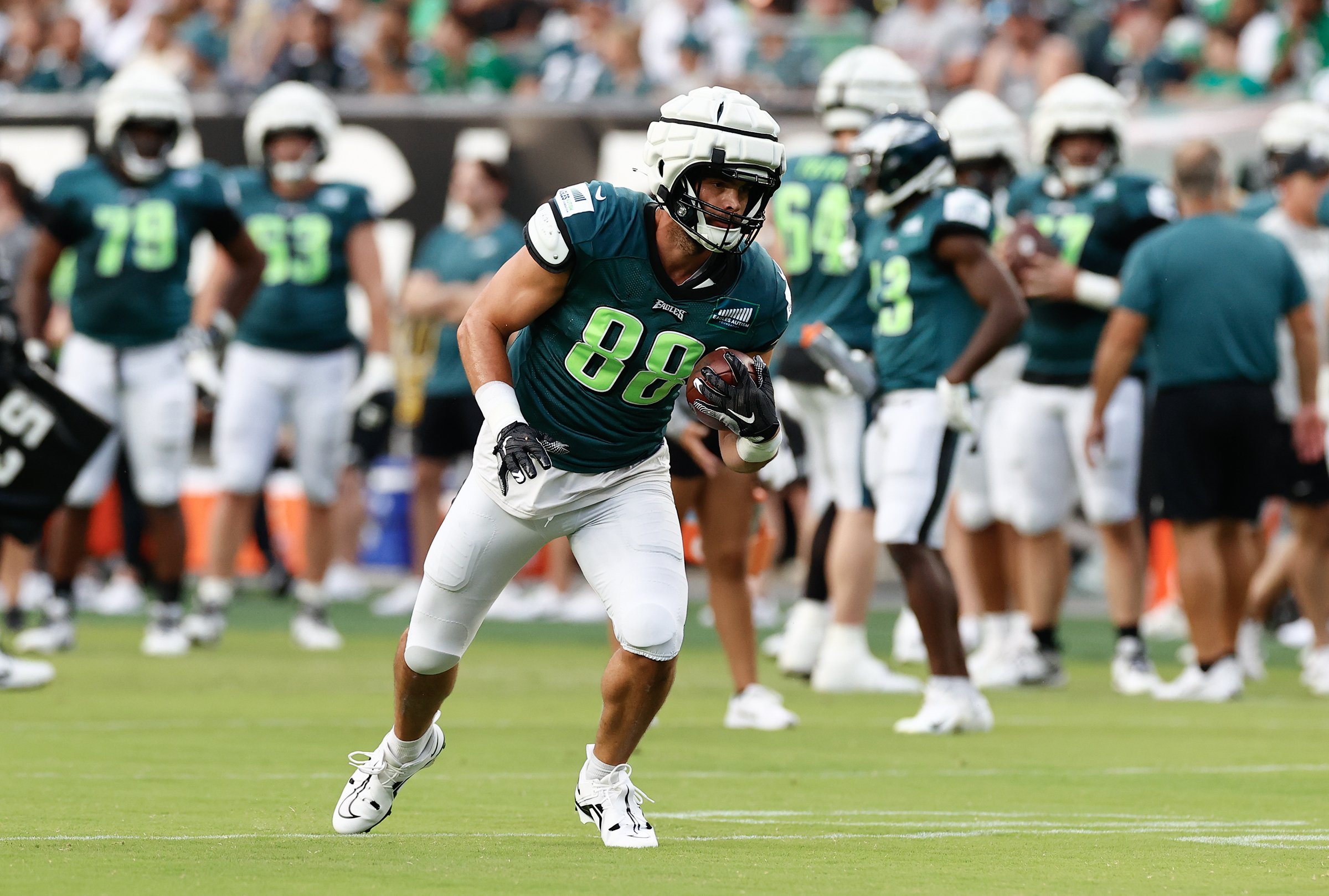 Philadelphia, Pennsylvania, USA. 7th Oct, 2018. Philadelphia Eagles tight  end Dallas Goedert (88) in action during the NFL game between the Minnesota  Vikings and the Philadelphia Eagles at Lincoln Financial Field in