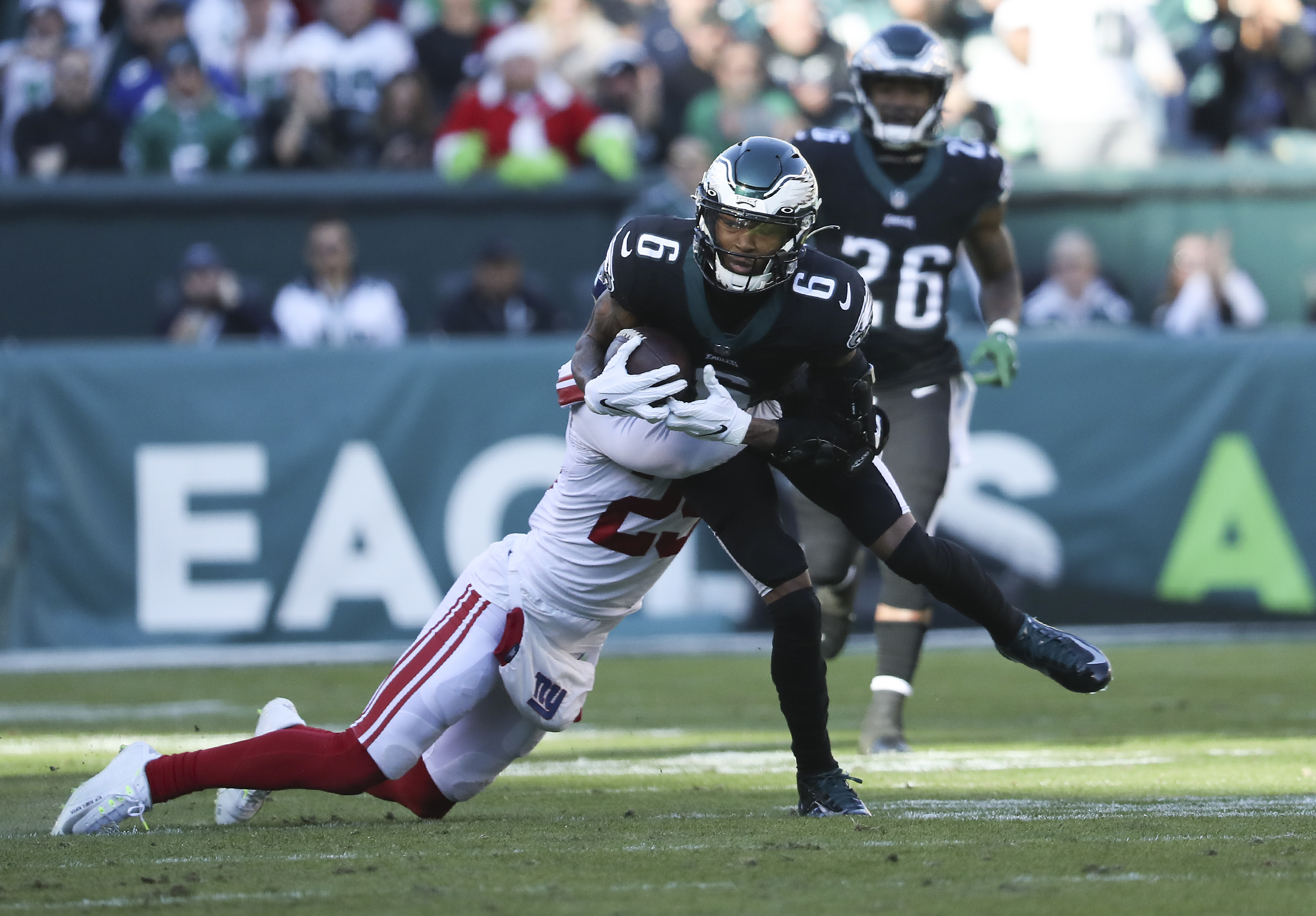 AP RECAP: Tank, schmank! Giants hang on to beat Eagles (finally) 