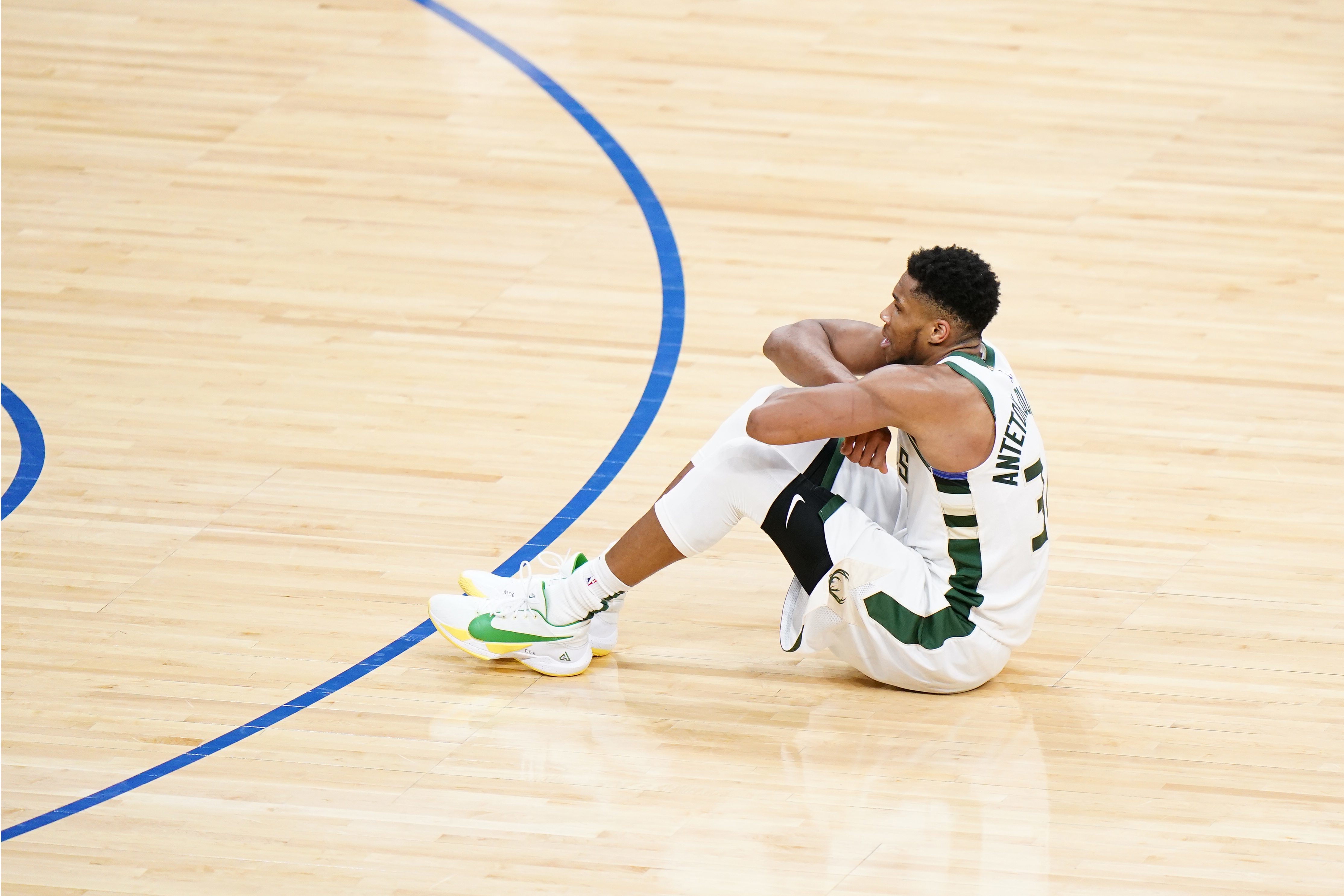 The Sixers run out of answers for Giannis Antetokounmpo in the second half | 76ers-Bucks best/worst