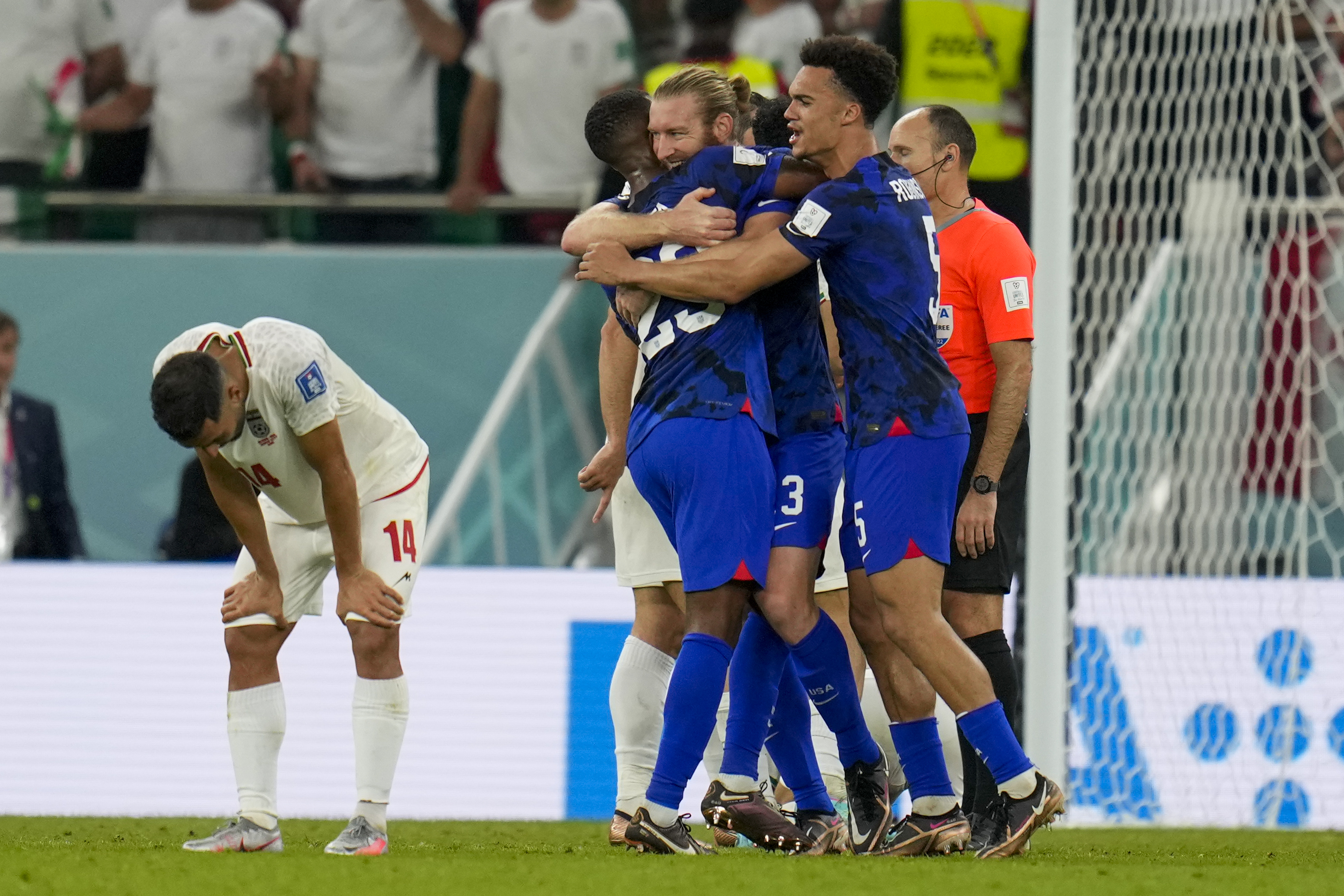 Pulisic goal advances US in World Cup with win over Iran