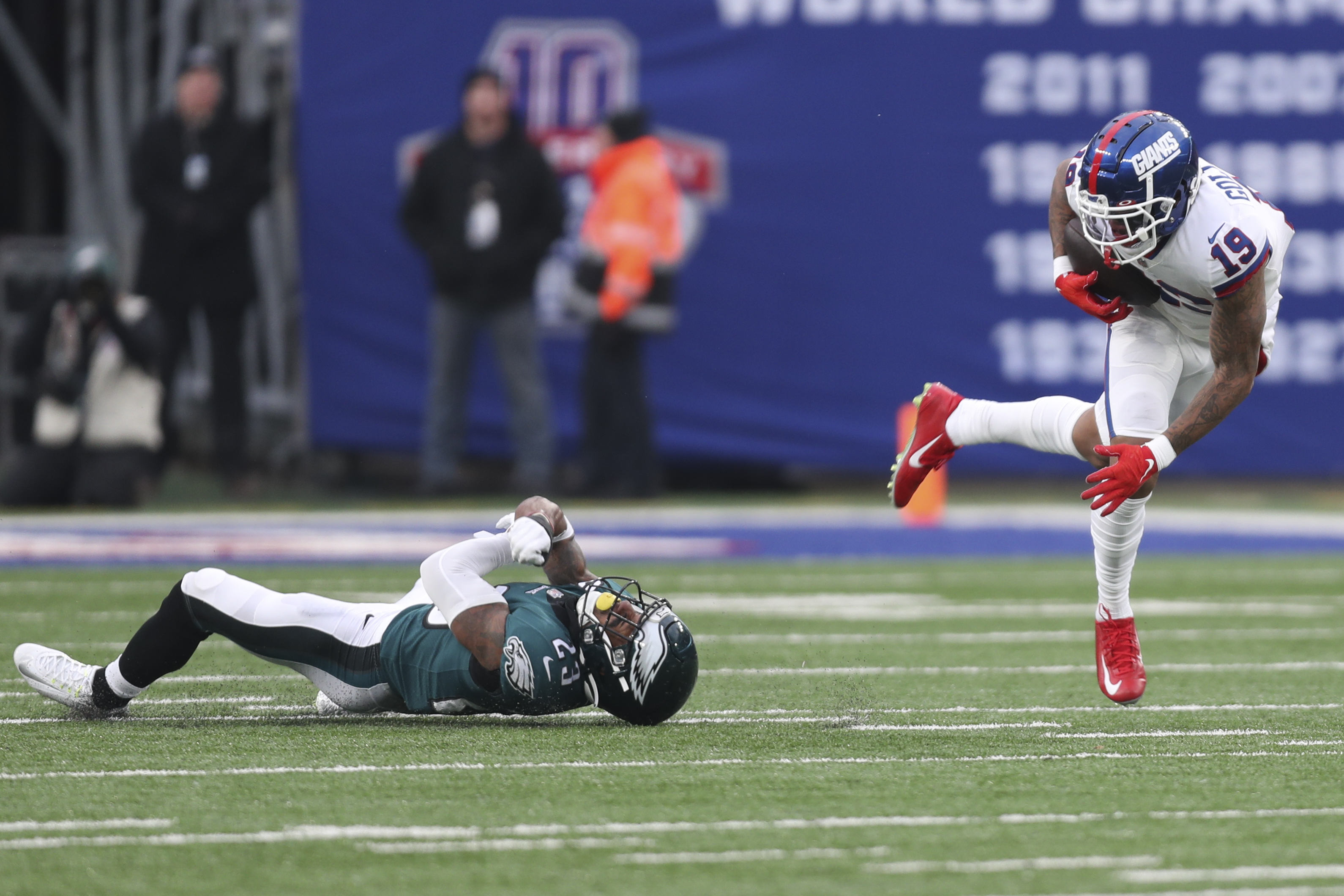 DeVonta Smith's frustration boils over as questionable offensive