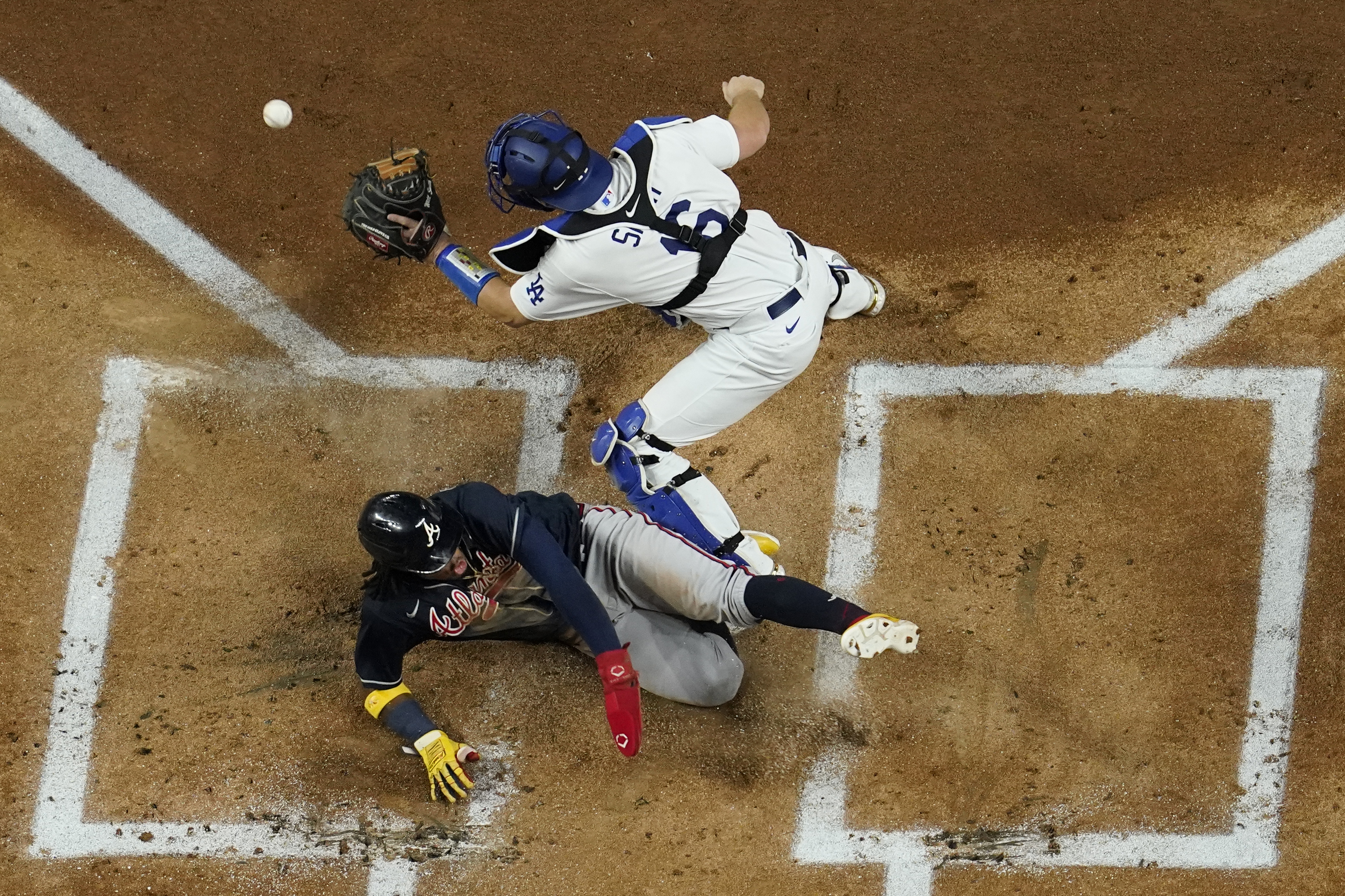 Cody Bellinger LAUNCHES homer to put Dodgers up in 7th inning of NLCS Game  7! 