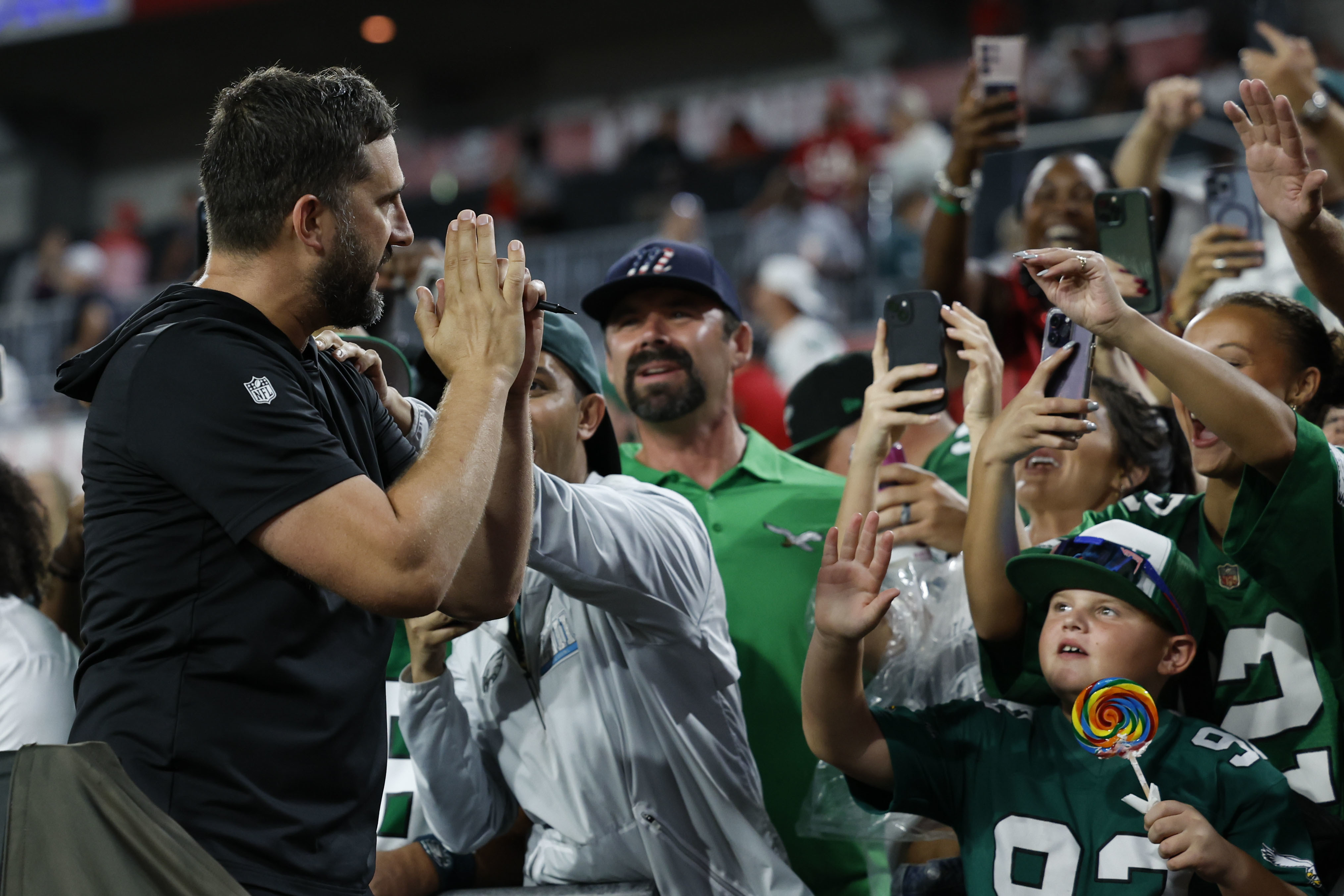 Jalen Hurts throws for TD, runs for another as Eagles thump Buccaneers  25-11 to remain unbeaten - ABC News