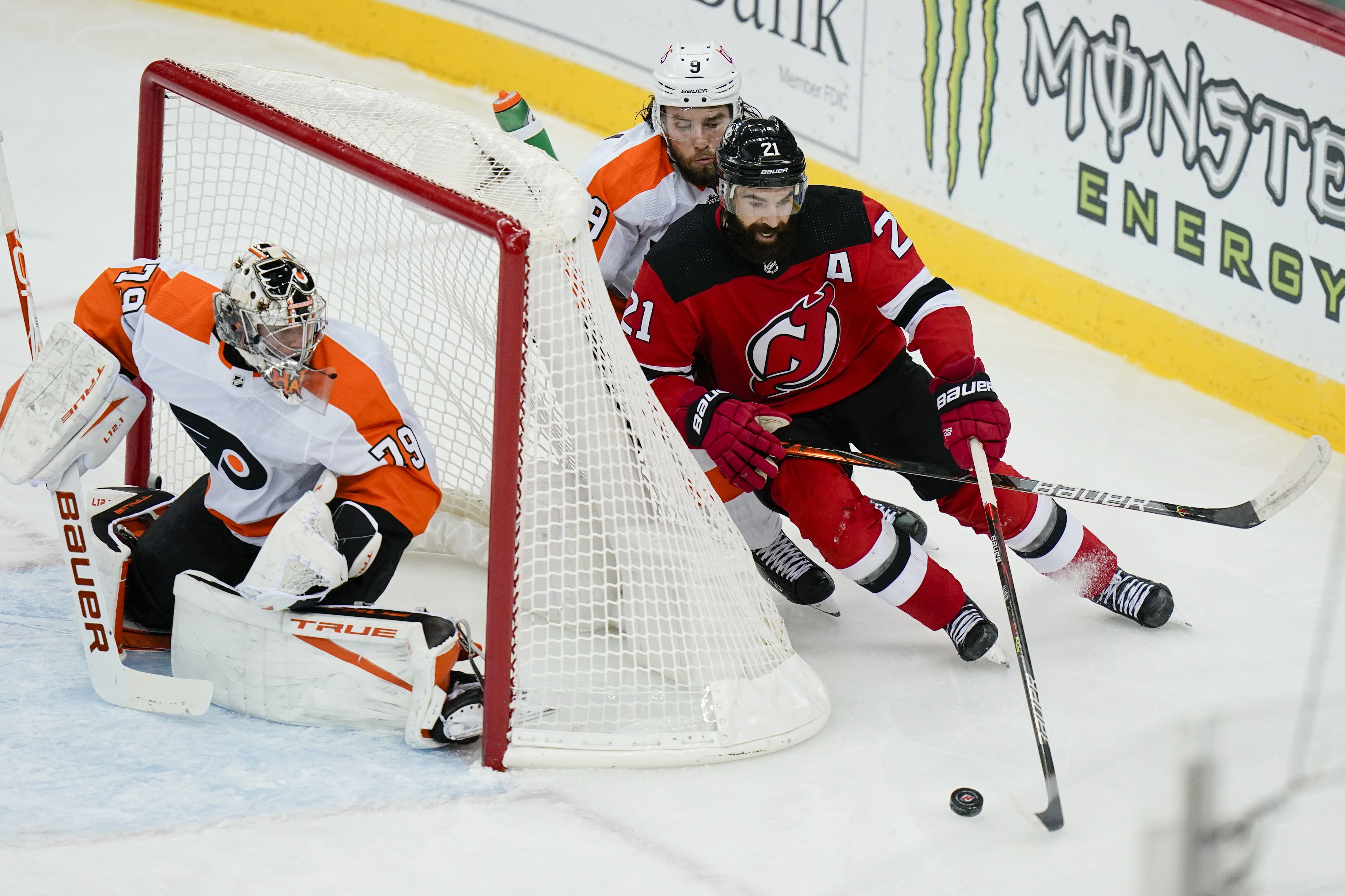 McCAFFERY: Some cheers for Flyers' Voracek, a Philly sports fan –  thereporteronline