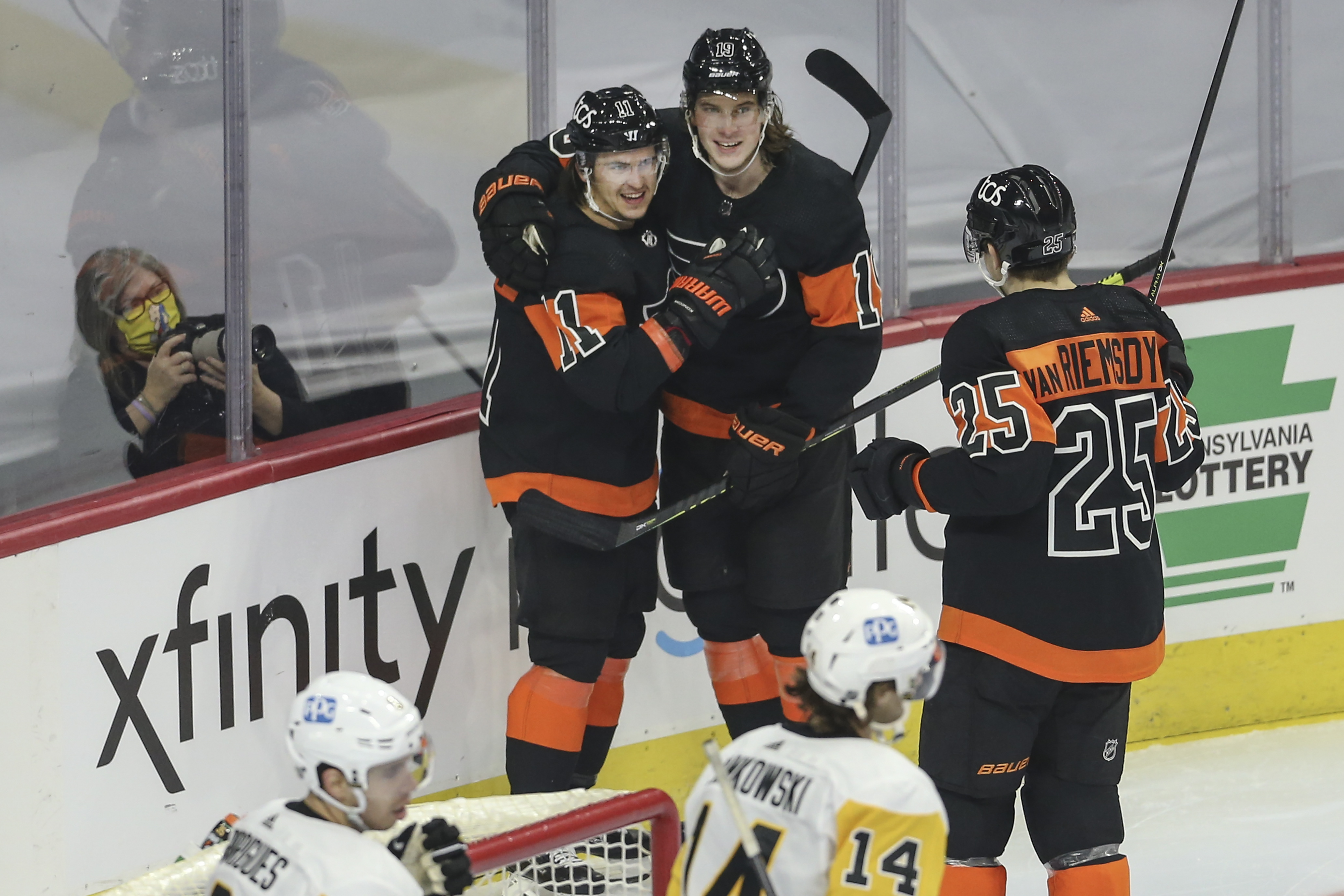 New dad Travis Konecny and Flyers ready to rebound after disappointing  2020-21 season