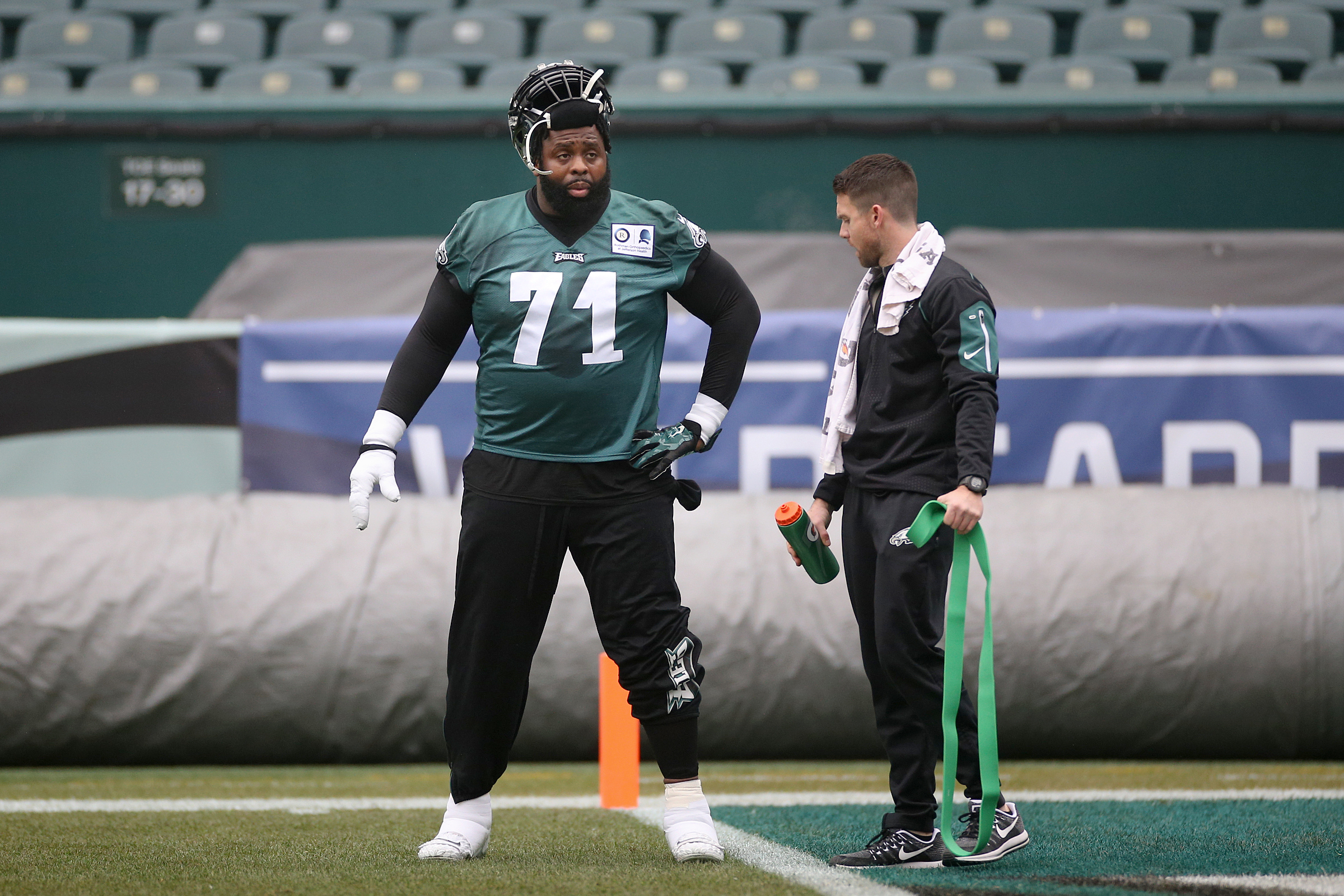 Les Bowen on X: Jason Kelce did a jersey exchange