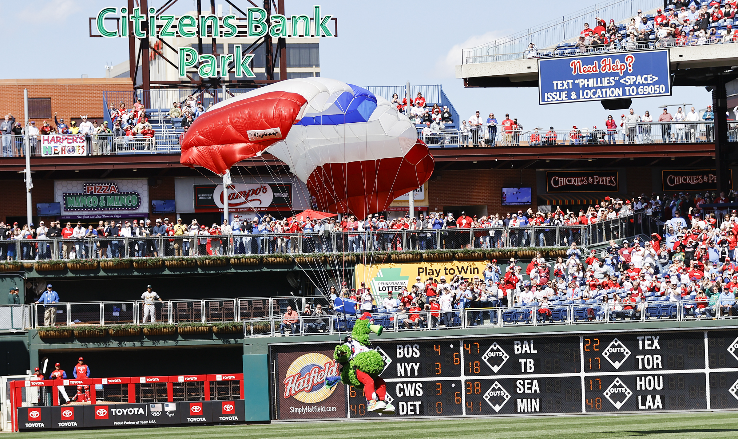 Fans flock to Ocean City Boardwalk to meet Phillies greats, Phanatic at  Manco & Manco