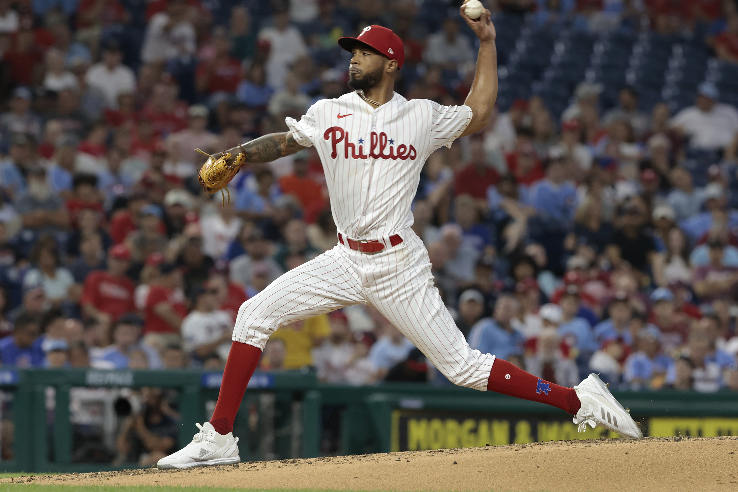 Braves clinch NL East title with 4-1 win over Phillies