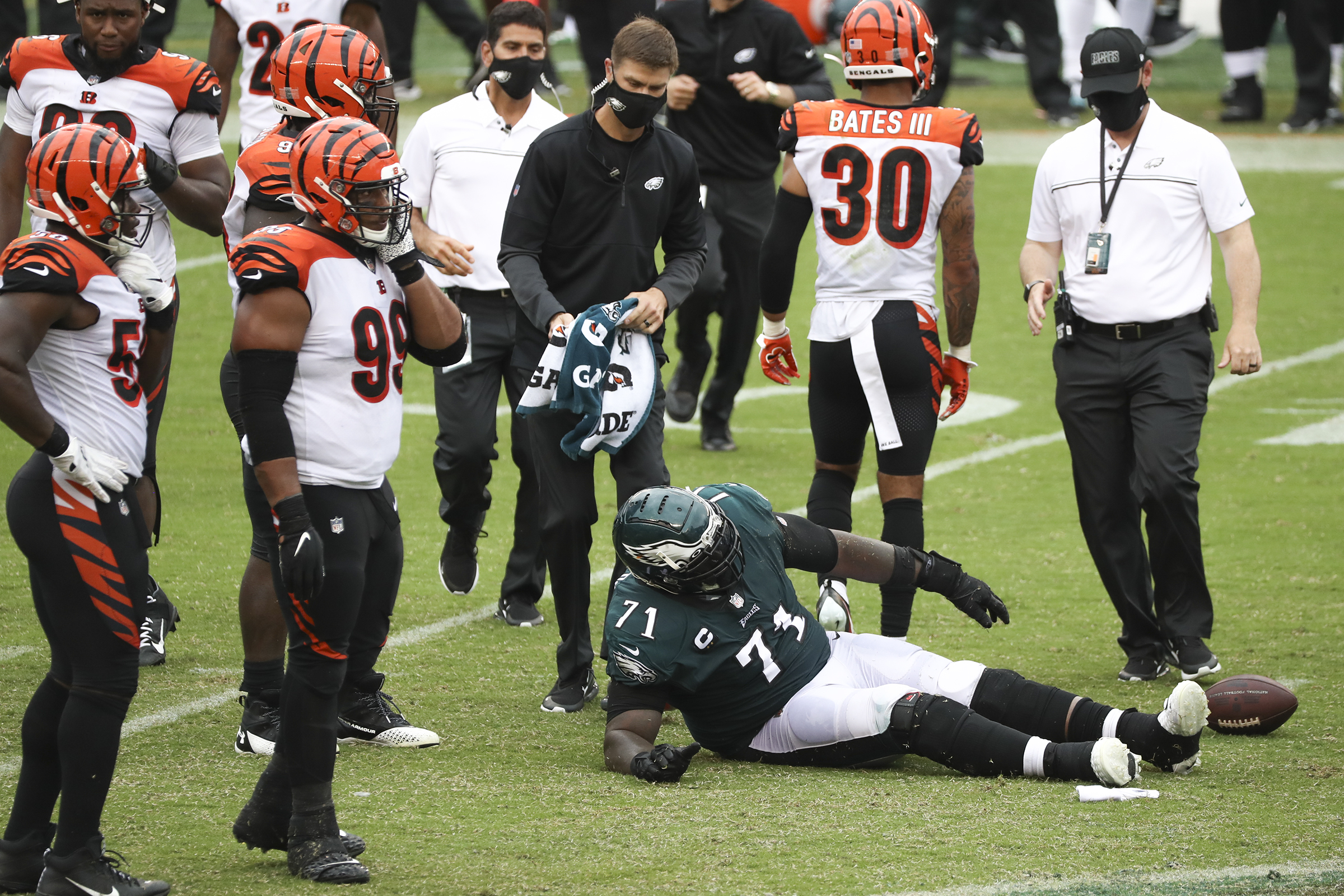 Bengals remain winless, tie 23-23 with Philadelphia Eagles