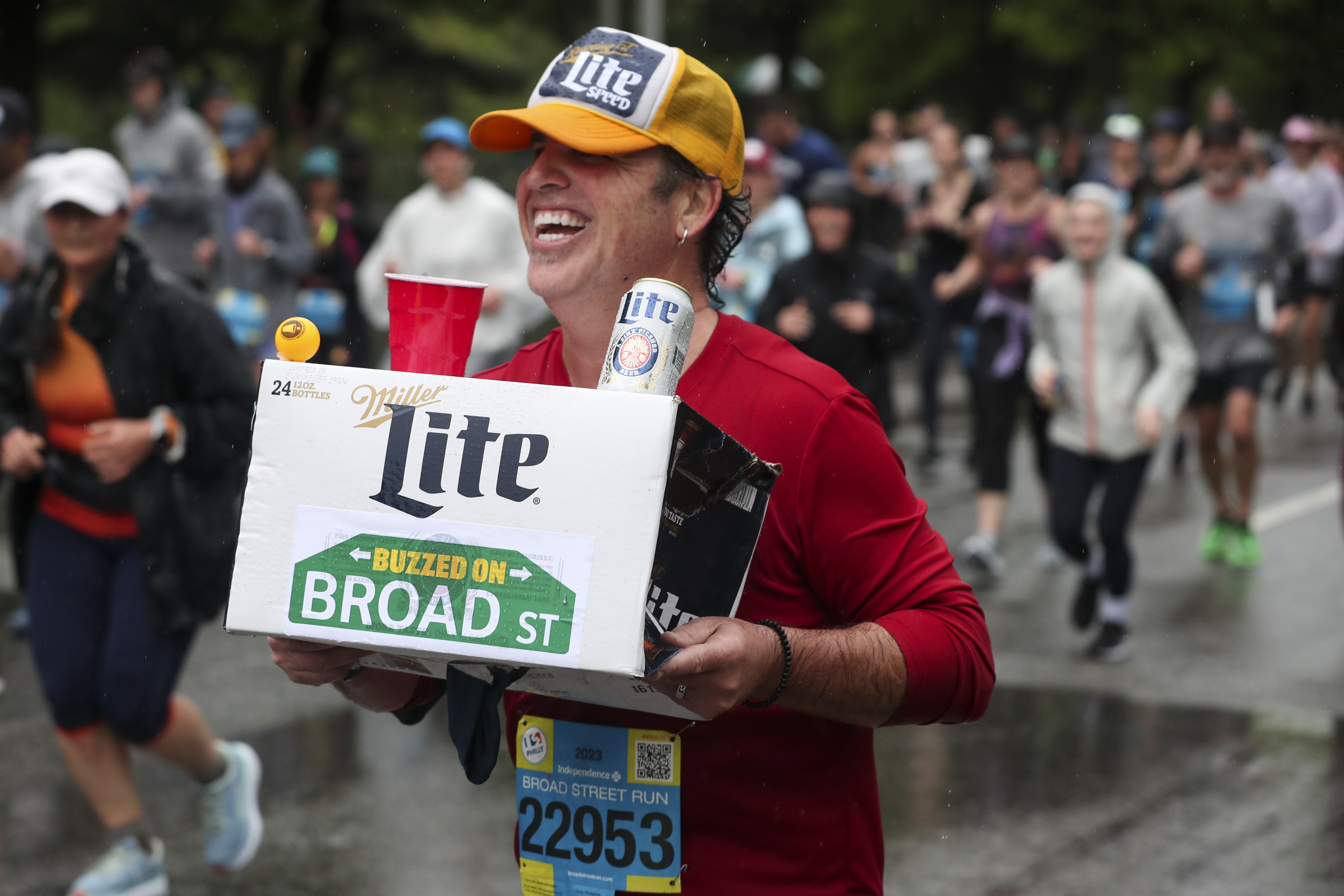 Broad Street Run: Philly man runs race with basketball and Allen