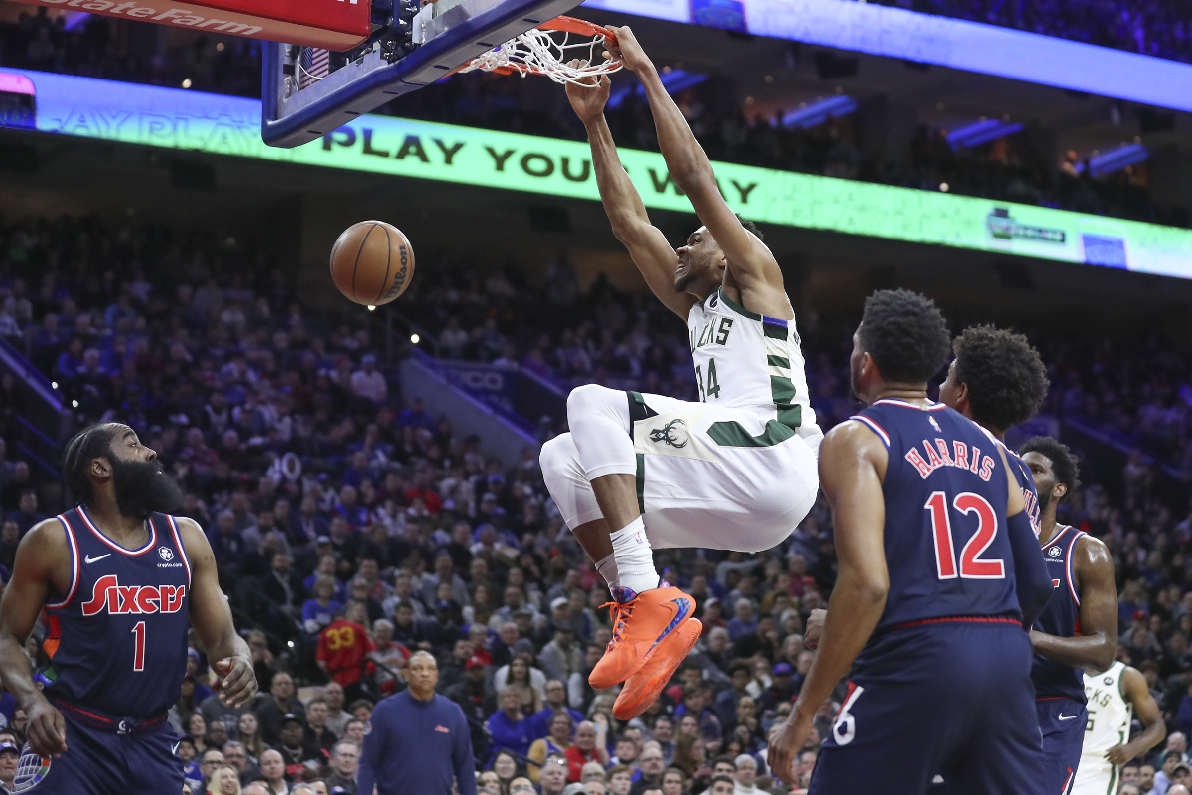 Antetokounmpo helps Bucks end losing skid against Sixers