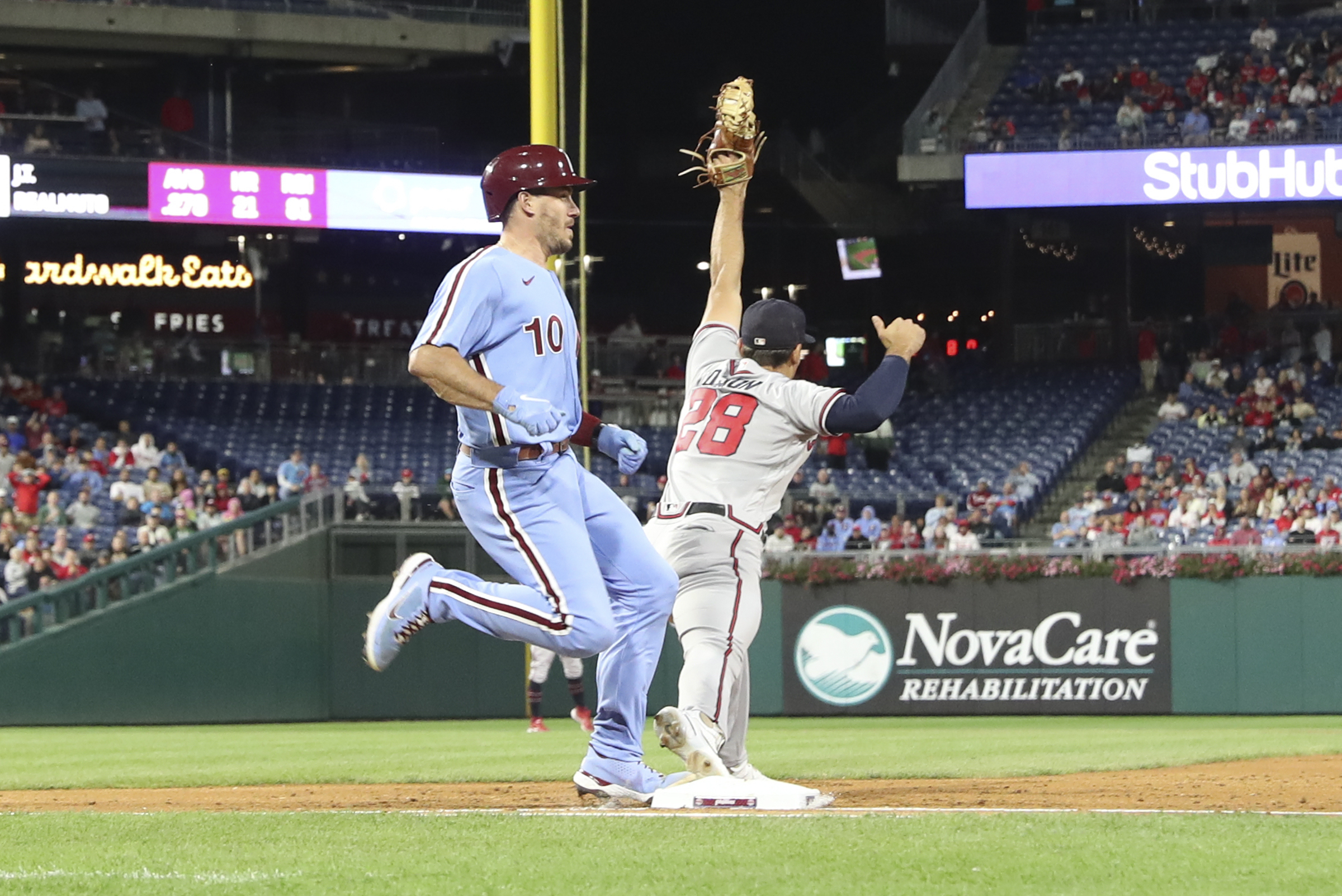 Phillies take two from Braves in doubleheader – The Mercury
