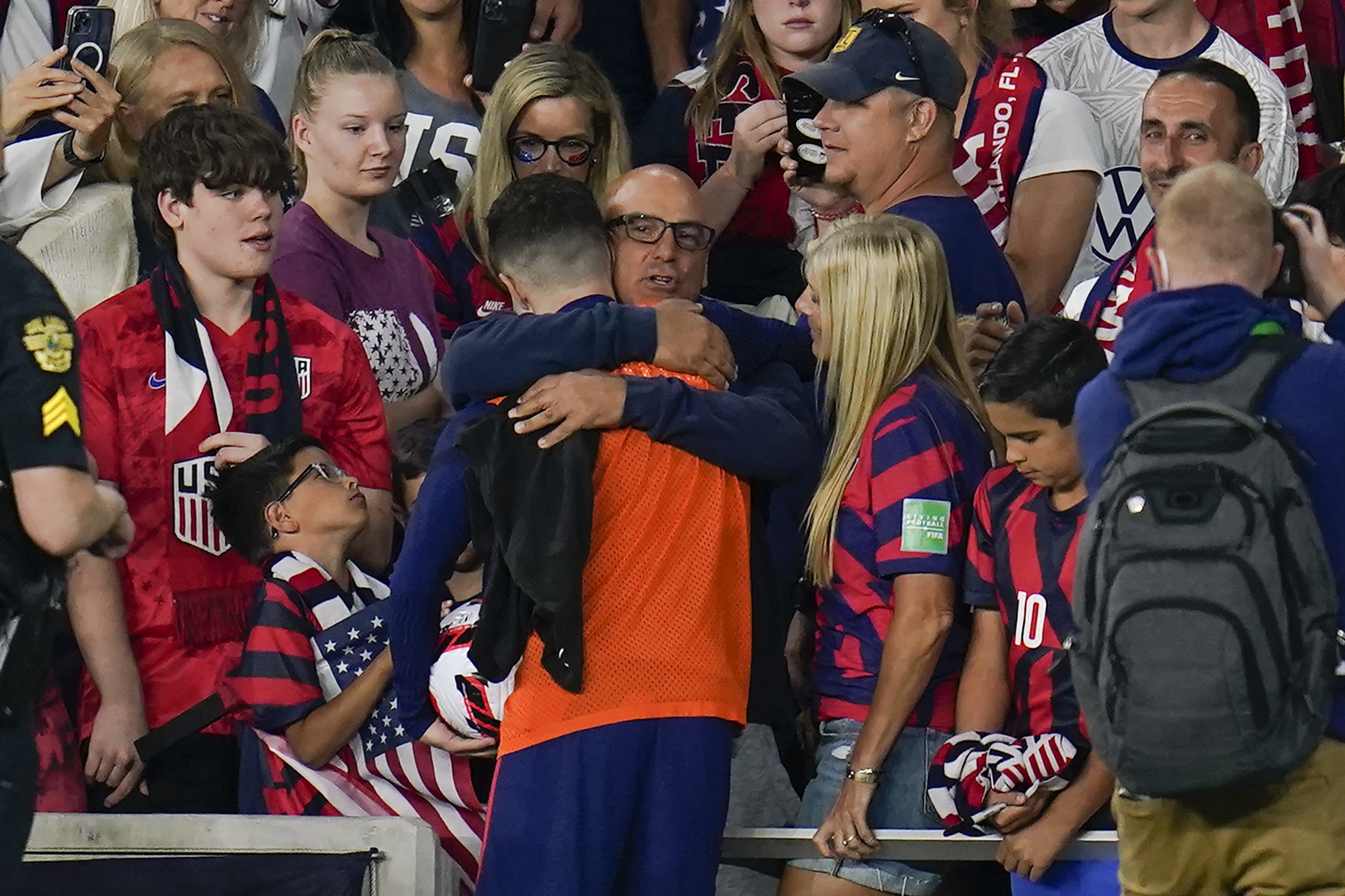 Christian Pulisic goal celebration vs. Mexico: What was 'Man in the Mirror'  T-shirt message about?