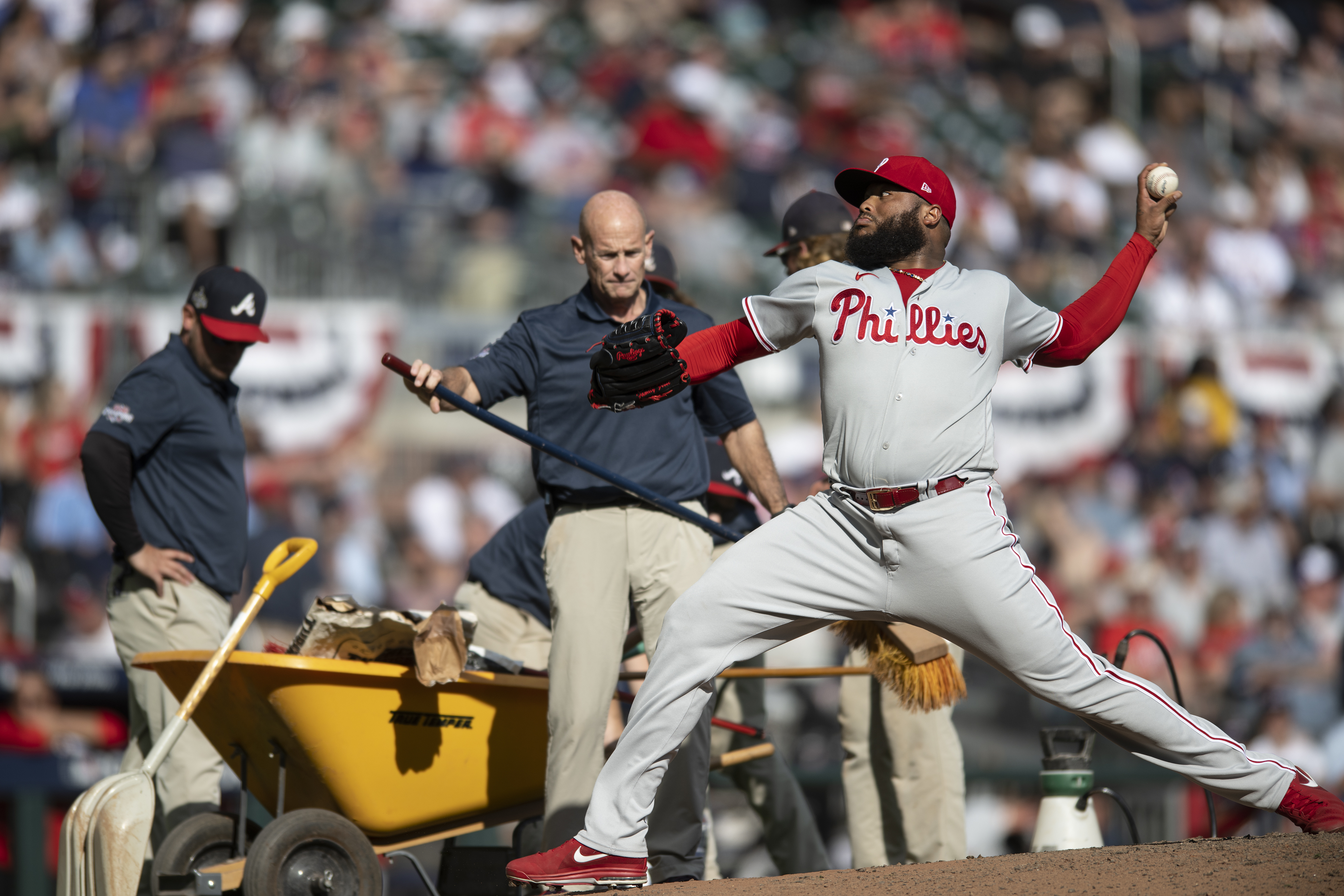 Phillies' Jose Alvarado on Braves' Guillermo Heredia chirping at