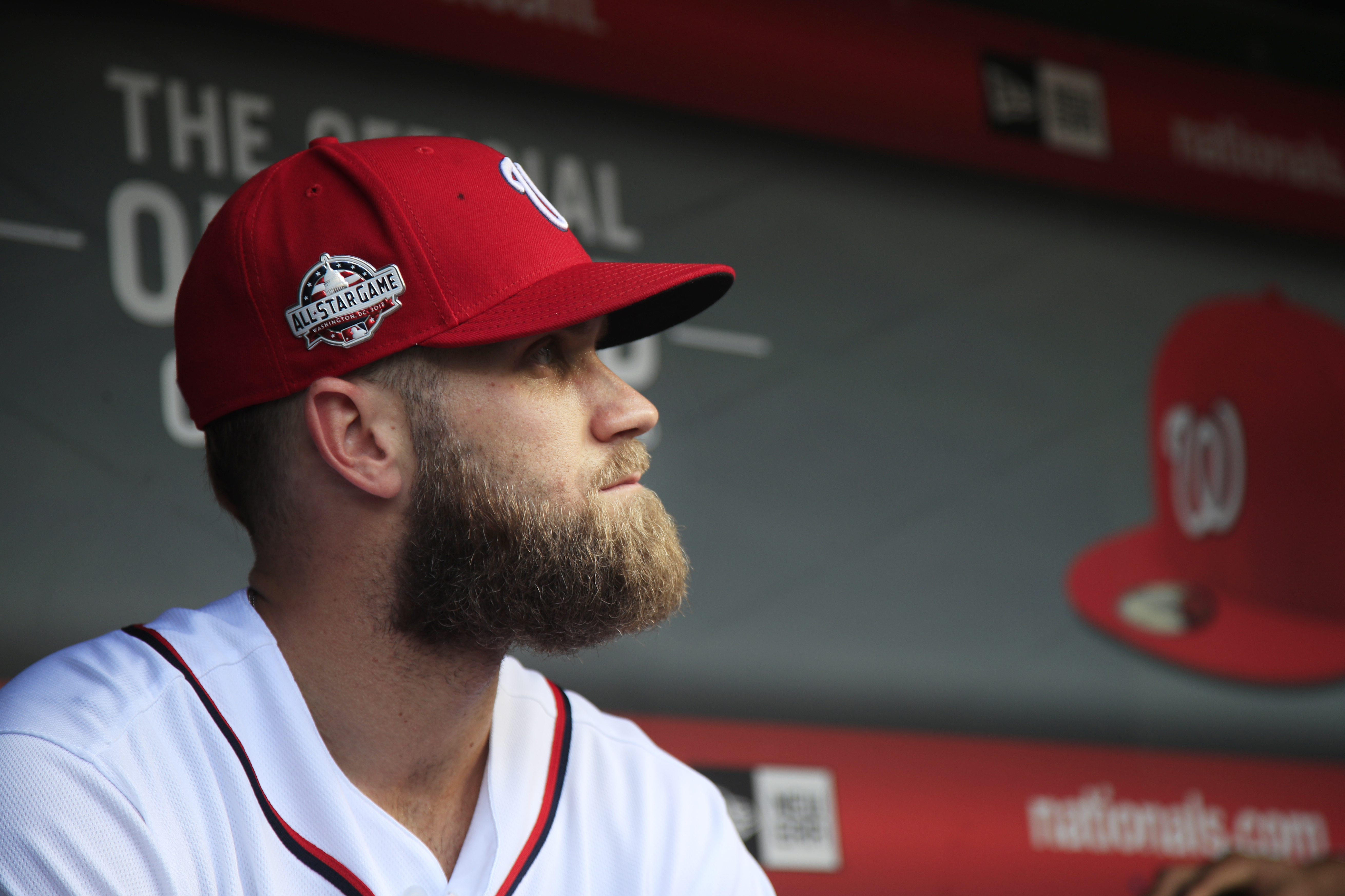 Phillies' Bryce Harper asks for fan's hat, trades his own