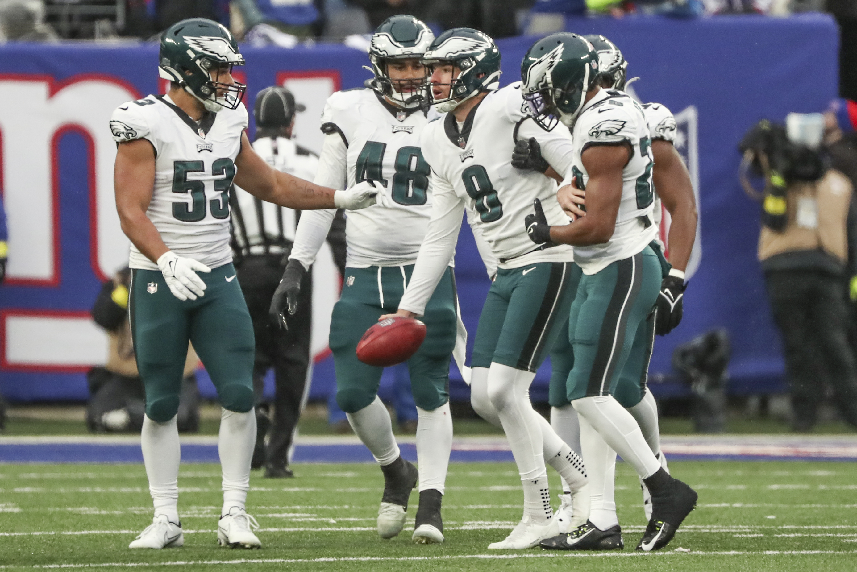 Philadelphia Eagles punter Arryn Siposs walks on the field before an NFL  football game against the Minnesota Vikings, Monday, Sept. 19, 2022, in  Philadelphia. (AP Photo/Chris Szagola Stock Photo - Alamy